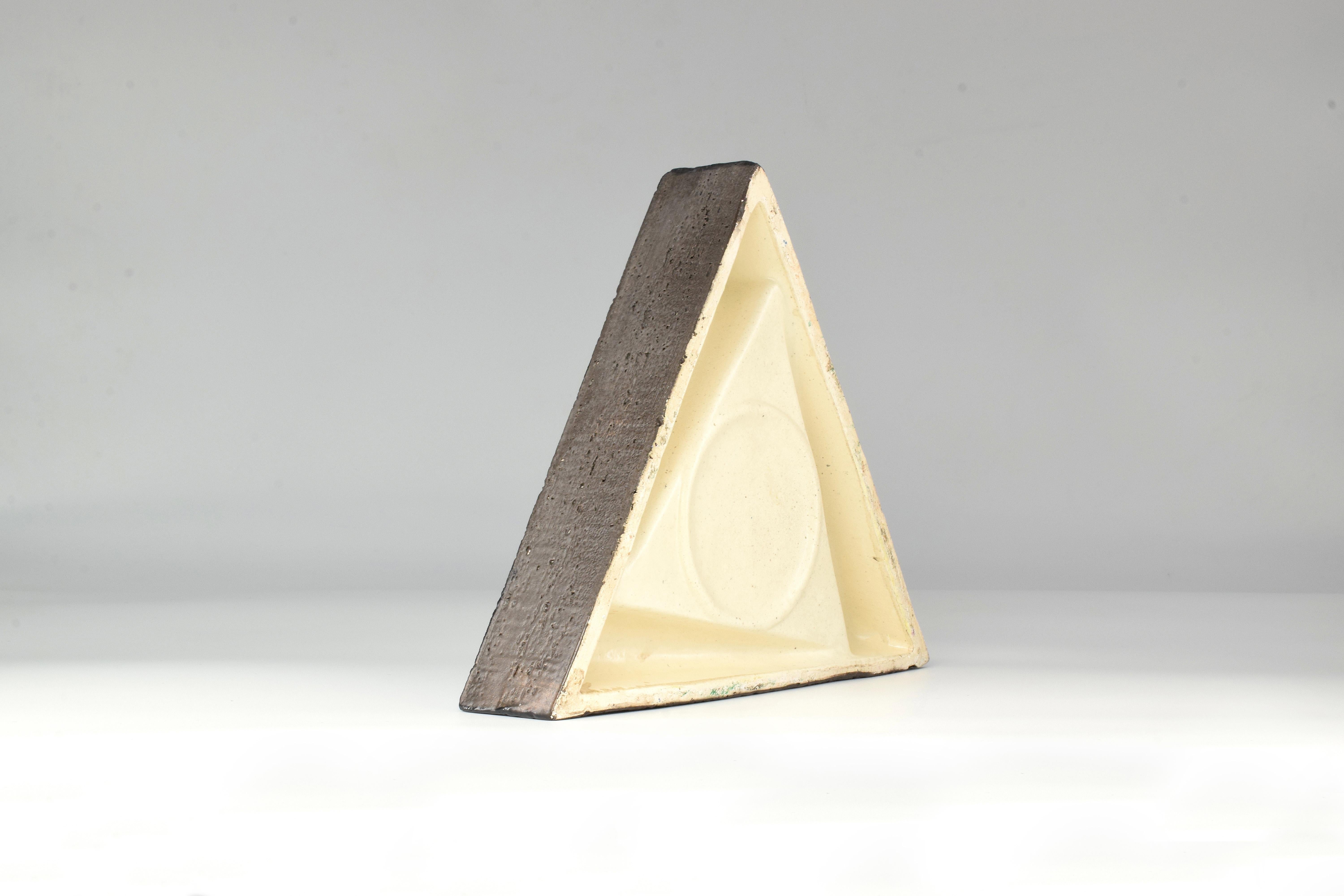 20th Century Italian Ceramic Triangular Ashtray 3