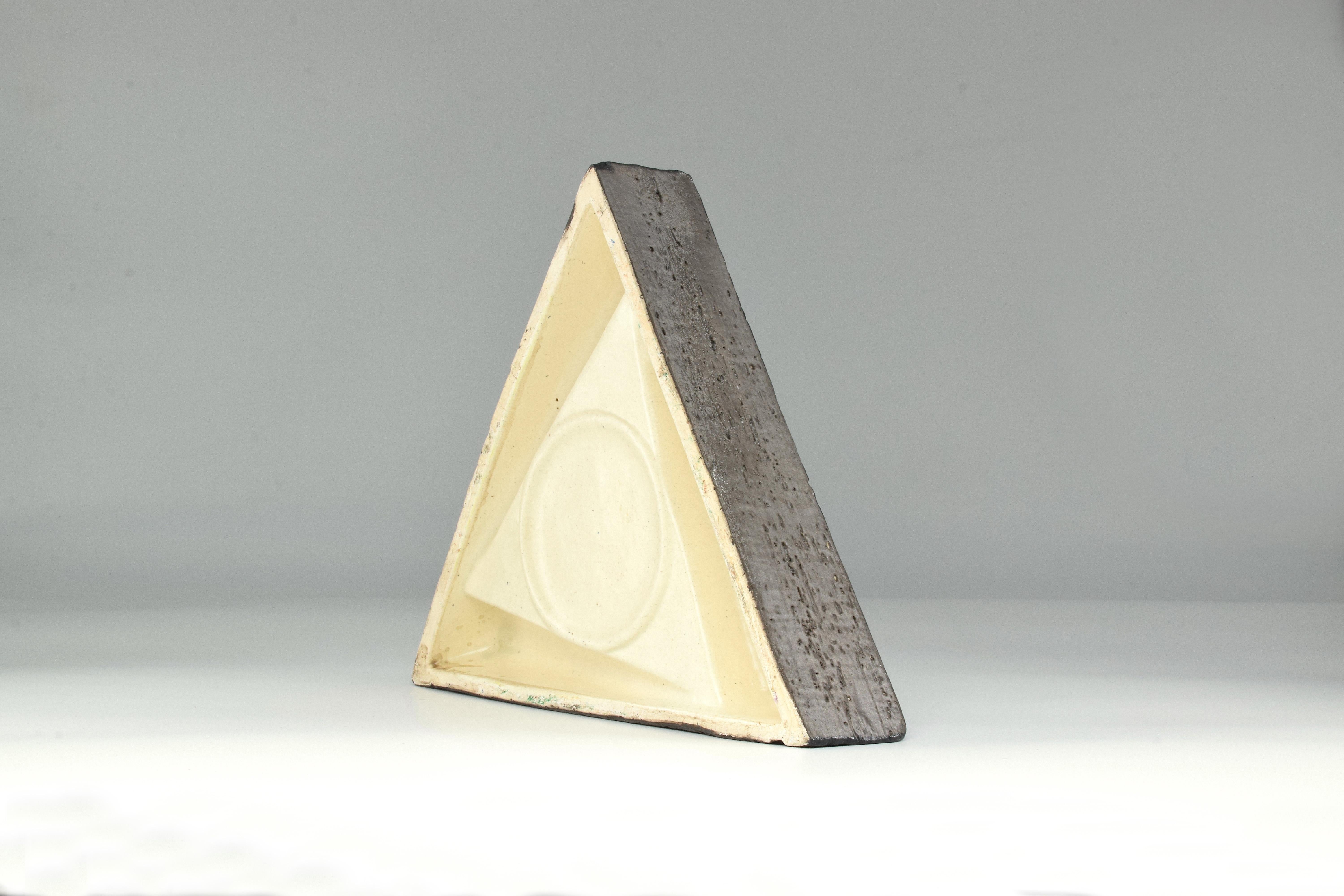 20th Century Italian Ceramic Triangular Ashtray 4