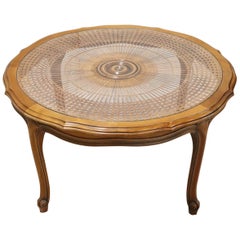 table basse ou table d'appoint italienne du 20e siècle en merisier et dessus en paille de Vienne