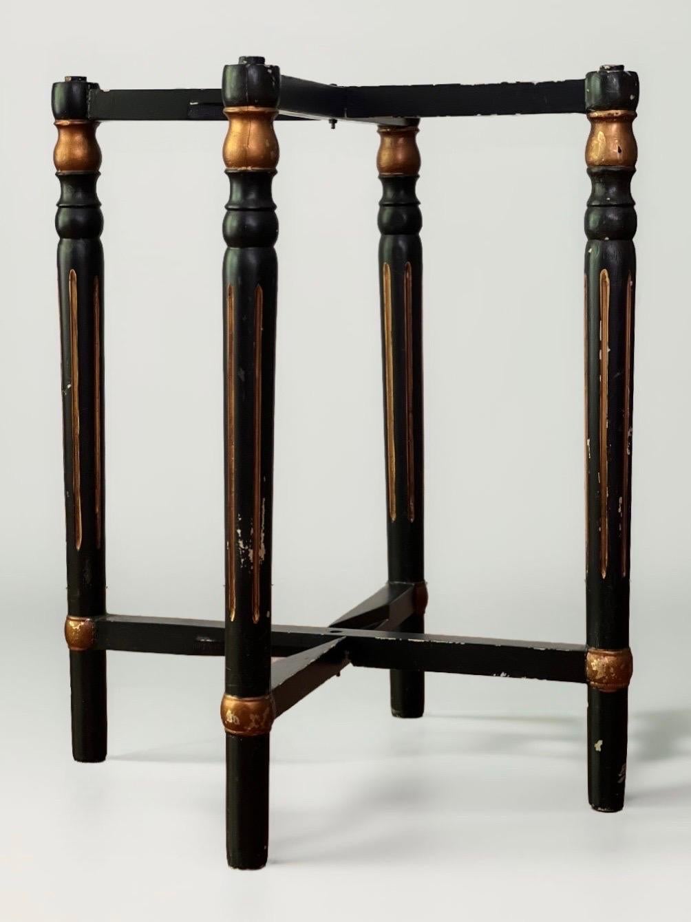 Table à plateaux en tôle laquée et dorée, style Chinoiserie italienne du 20e siècle en vente 5