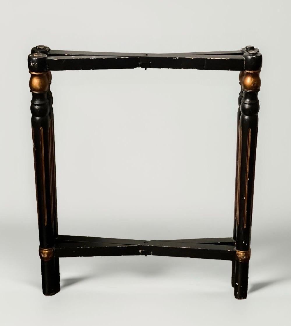 Table à plateaux en tôle laquée et dorée, style Chinoiserie italienne du 20e siècle en vente 6