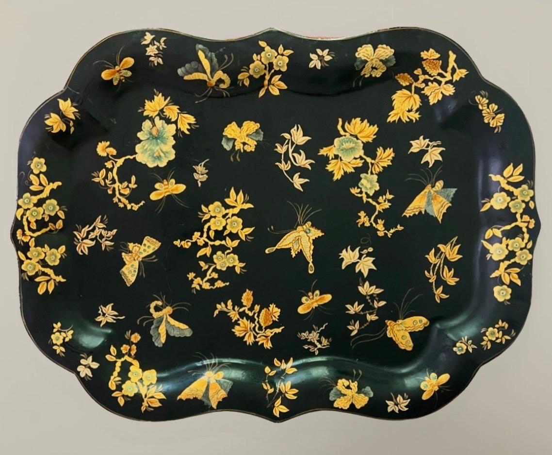 Doré Table à plateaux en tôle laquée et dorée, style Chinoiserie italienne du 20e siècle en vente