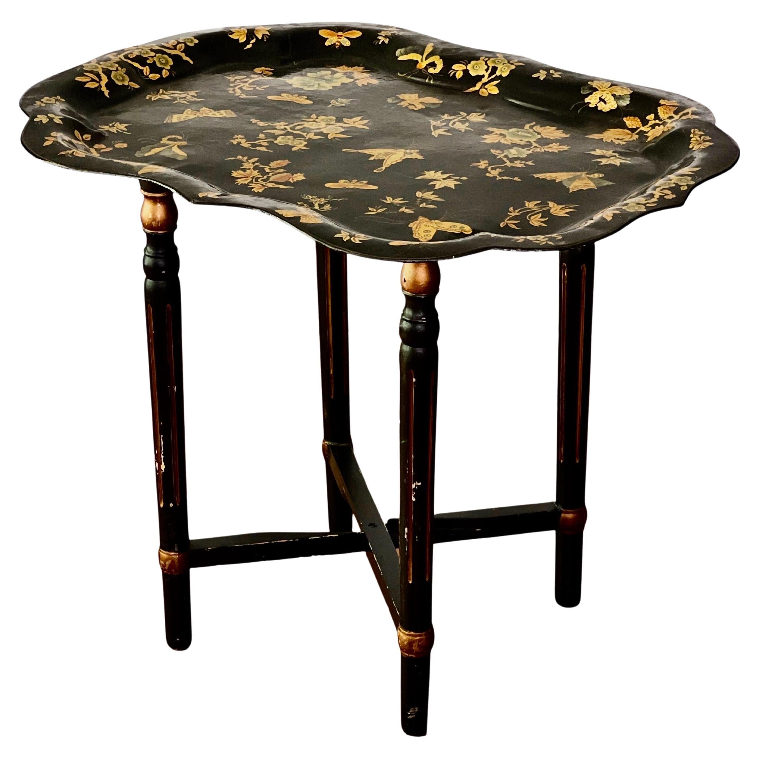 Italienischer Tabletttisch im Chinoiserie-Stil des 20. Jahrhunderts aus lackiertem und vergoldetem Zinn