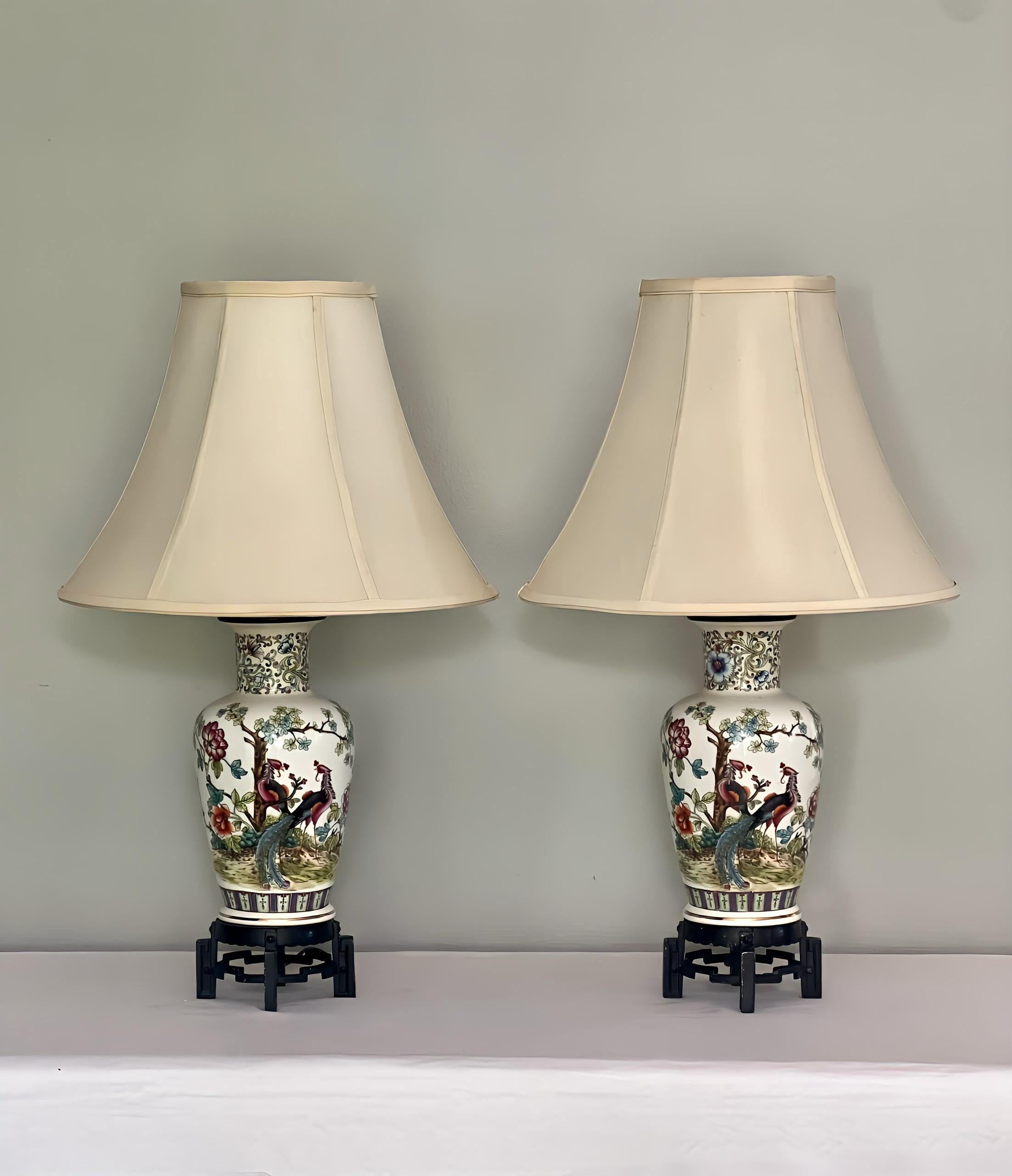 20th Century Italian Chinoiserie White Porcelain Table Lamps with Peacock Birds For Sale 2