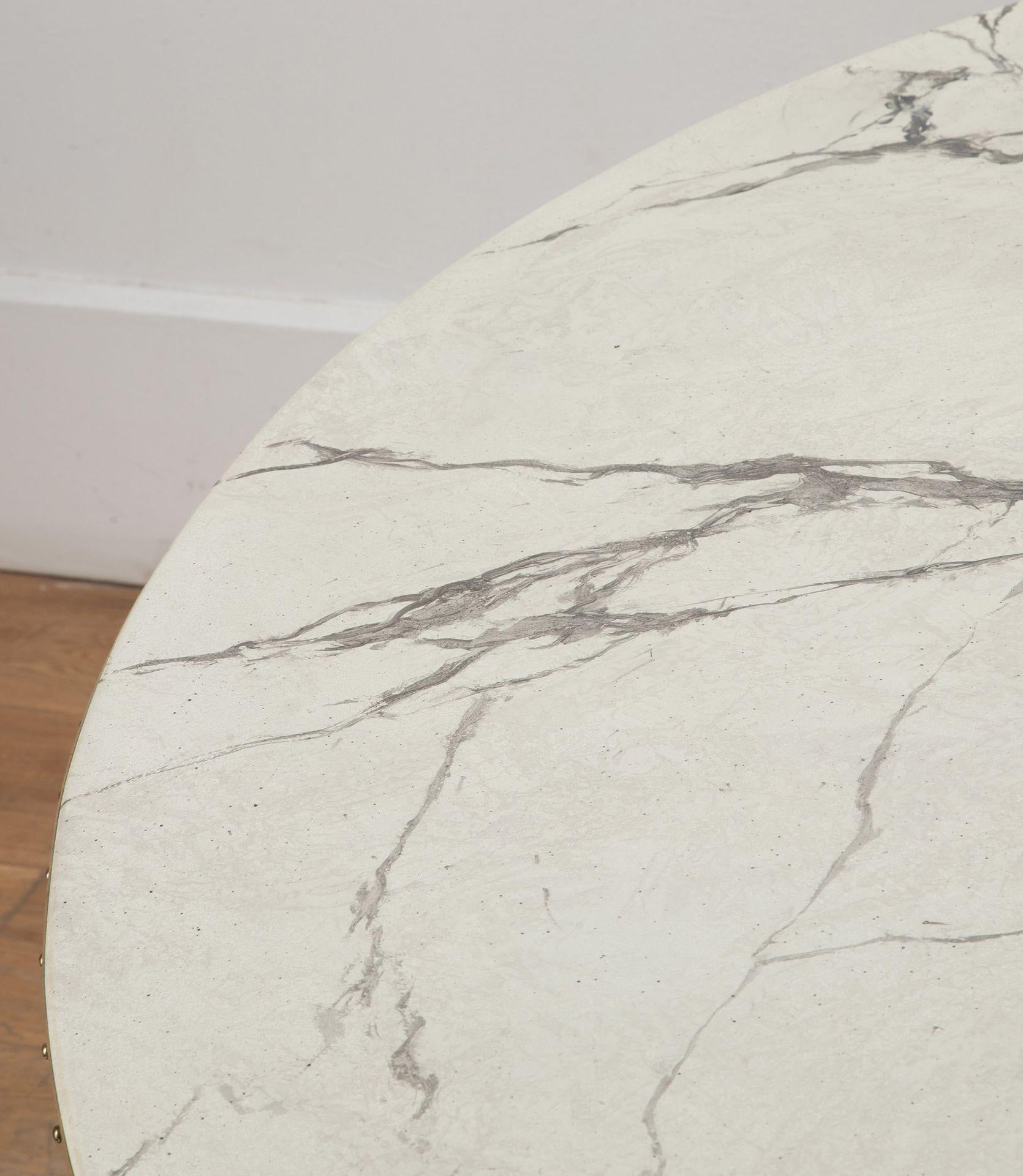 Acier Table de salle à manger circulaire italienne du 20e siècle en vente