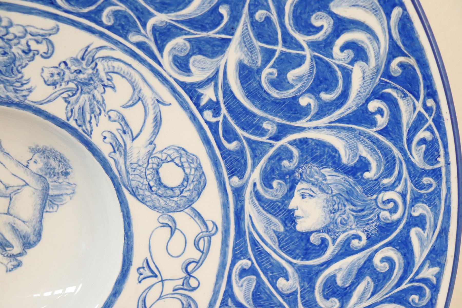 20. Jahrhundert Italienischer Sammelteller aus bemalter Keramik:: 1910er Jahre:: antik im Zustand „Hervorragend“ in Casale Monferrato, IT