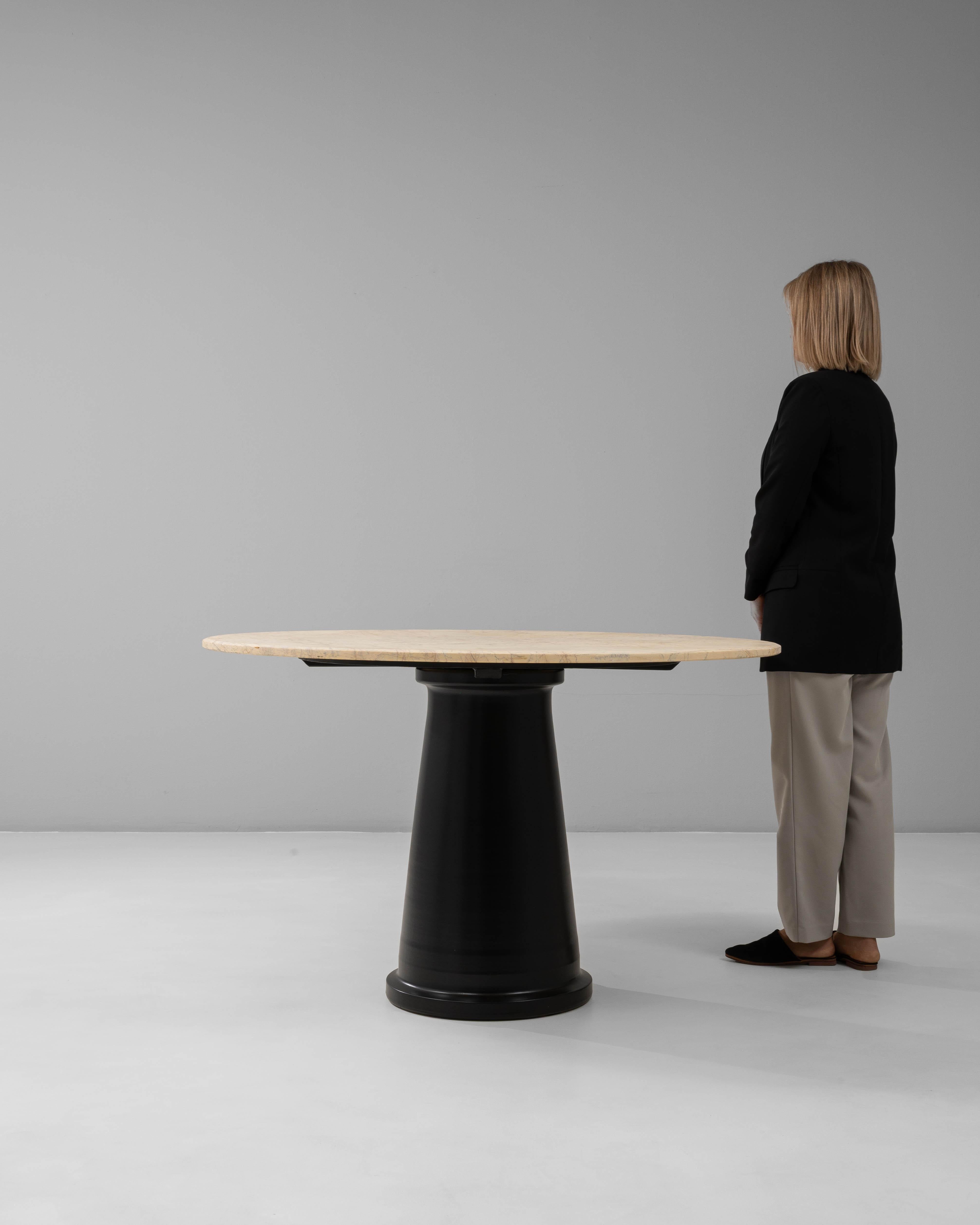 20ième siècle Table de salle à manger ronde contemporaine en fer du 20e siècle avec plateau en marbre en vente