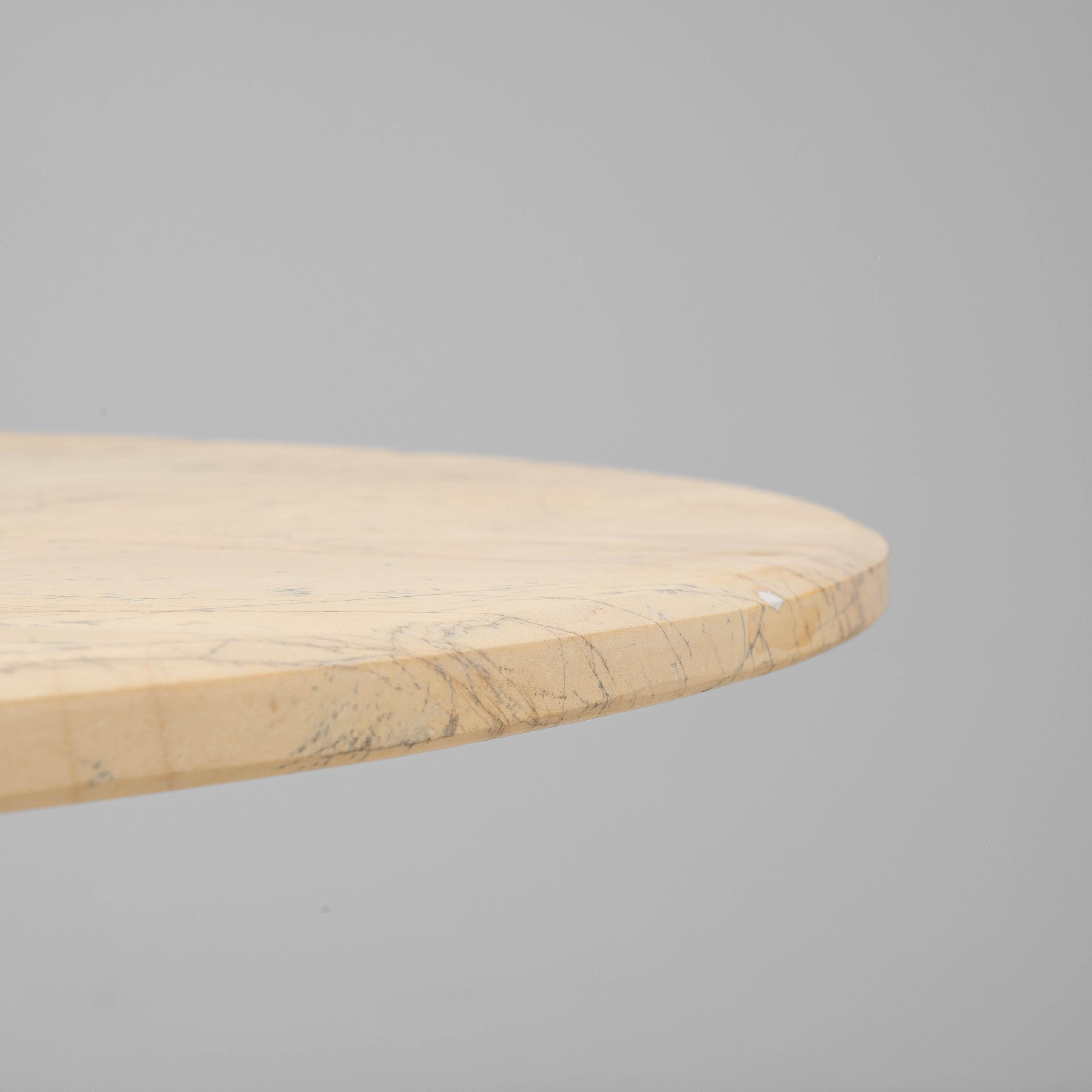 Table de salle à manger ronde contemporaine en fer du 20e siècle avec plateau en marbre en vente 2