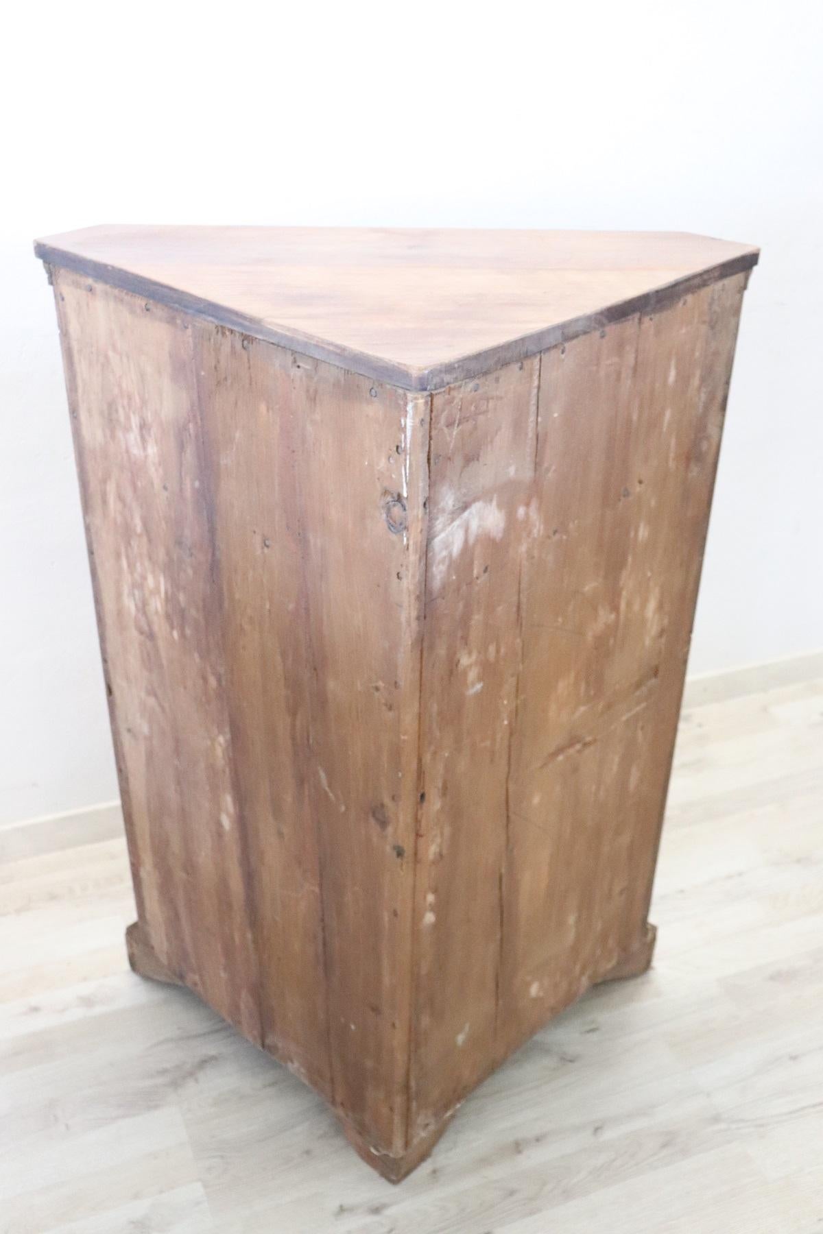 20th Century Italian Corner Cupboard or Corner Cabinet in Walnut Wood For Sale 2