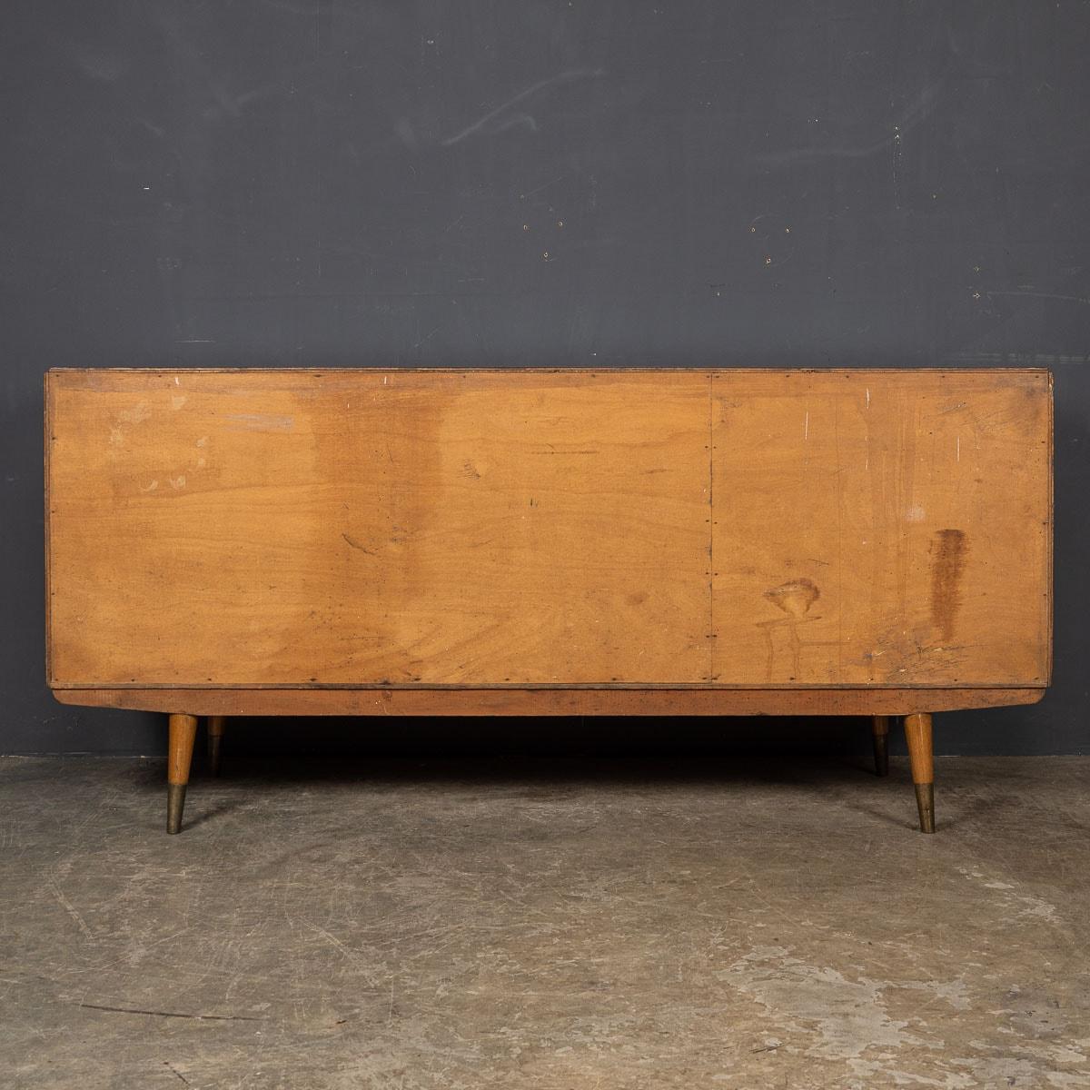 20th Century Italian Credenza With Brass Handles, c.1950 For Sale 1