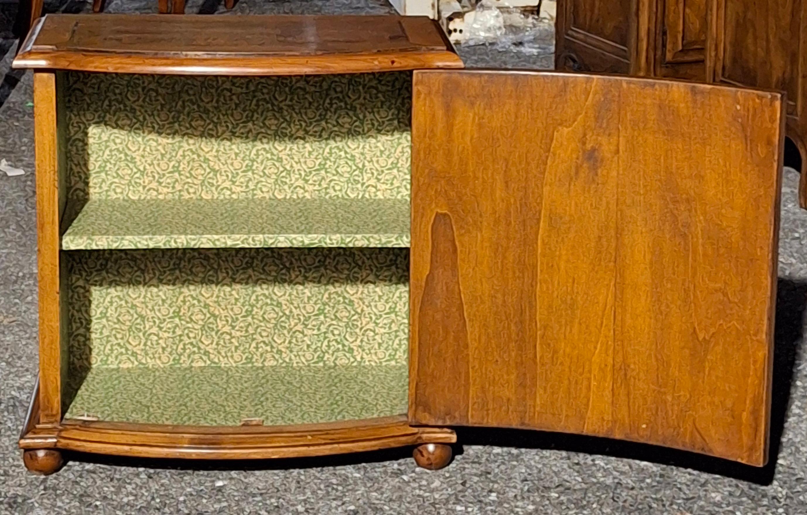 20th Century Italian Crossbanded Walnut Side Cabinet In Good Condition For Sale In Germantown, MD