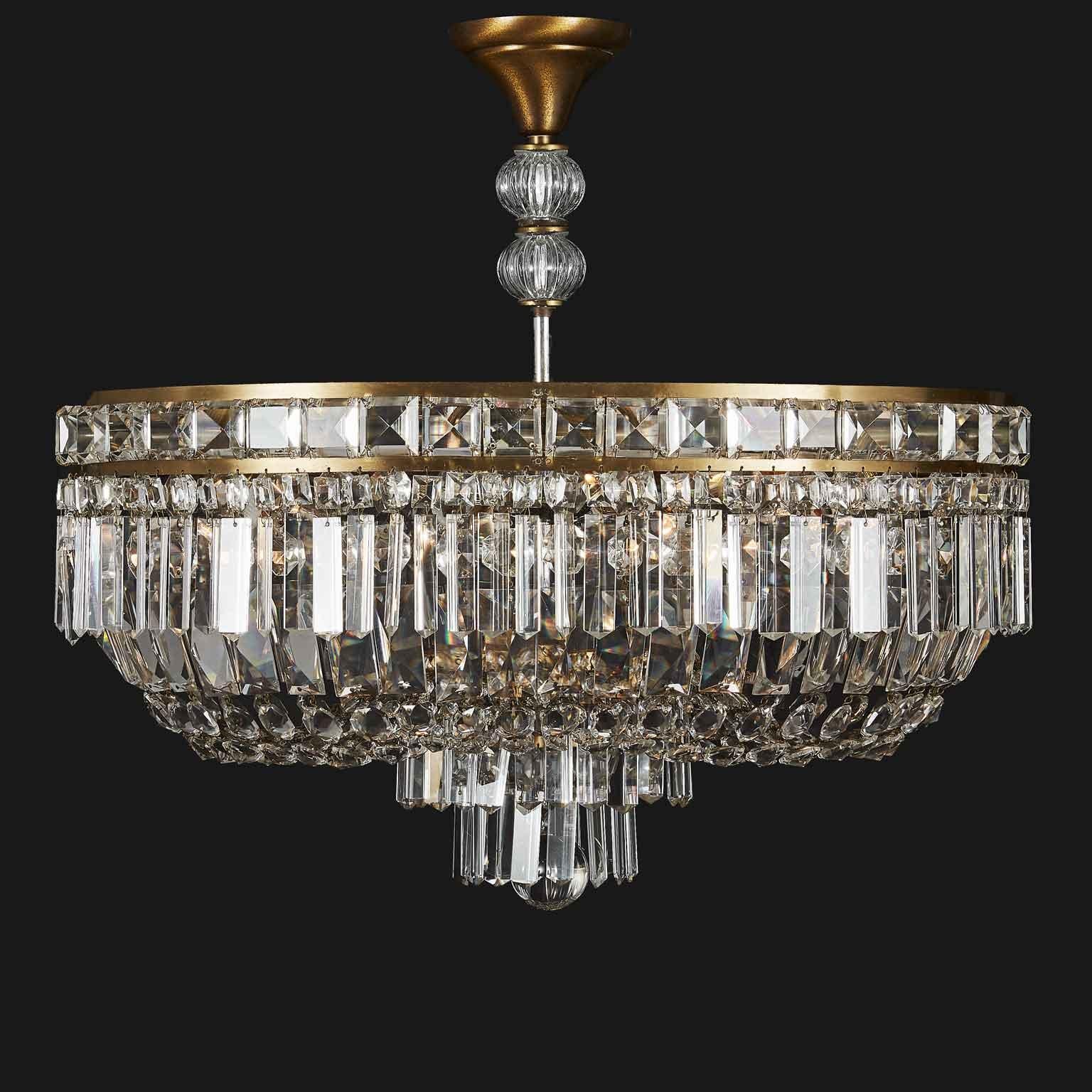 Italian crystal flush mount ceiling fixture, a timeless oval eight-light ceiling fixture, dating back to late 20th century, coming from an extraordinary elegant Como Lake villa, Northern Italy, in good condition.
New wiring for European standards.