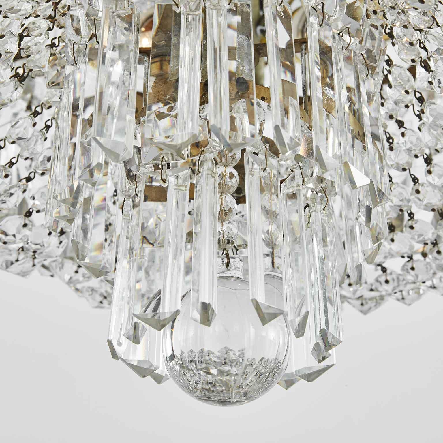 20th Century Italian Crystal Oval Flush Mount Eight-Light Ceiling Fixture In Good Condition In Milan, IT