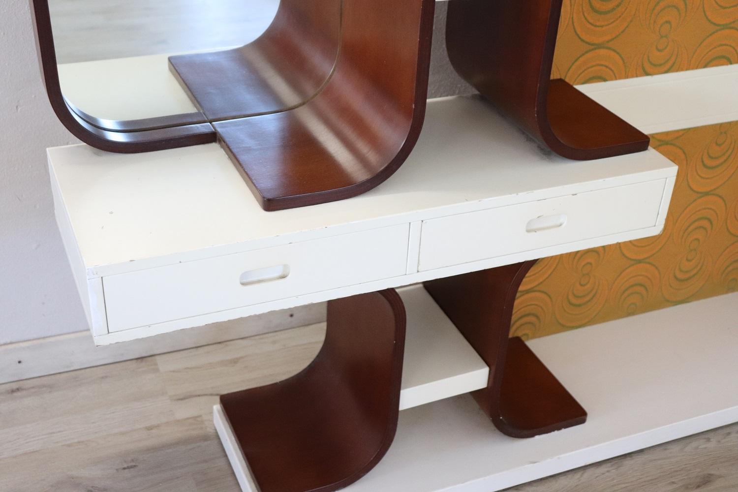Meuble de rangement de design italien du XXe siècle avec cintres pour vêtements, années 1960 Bon état - En vente à Casale Monferrato, IT