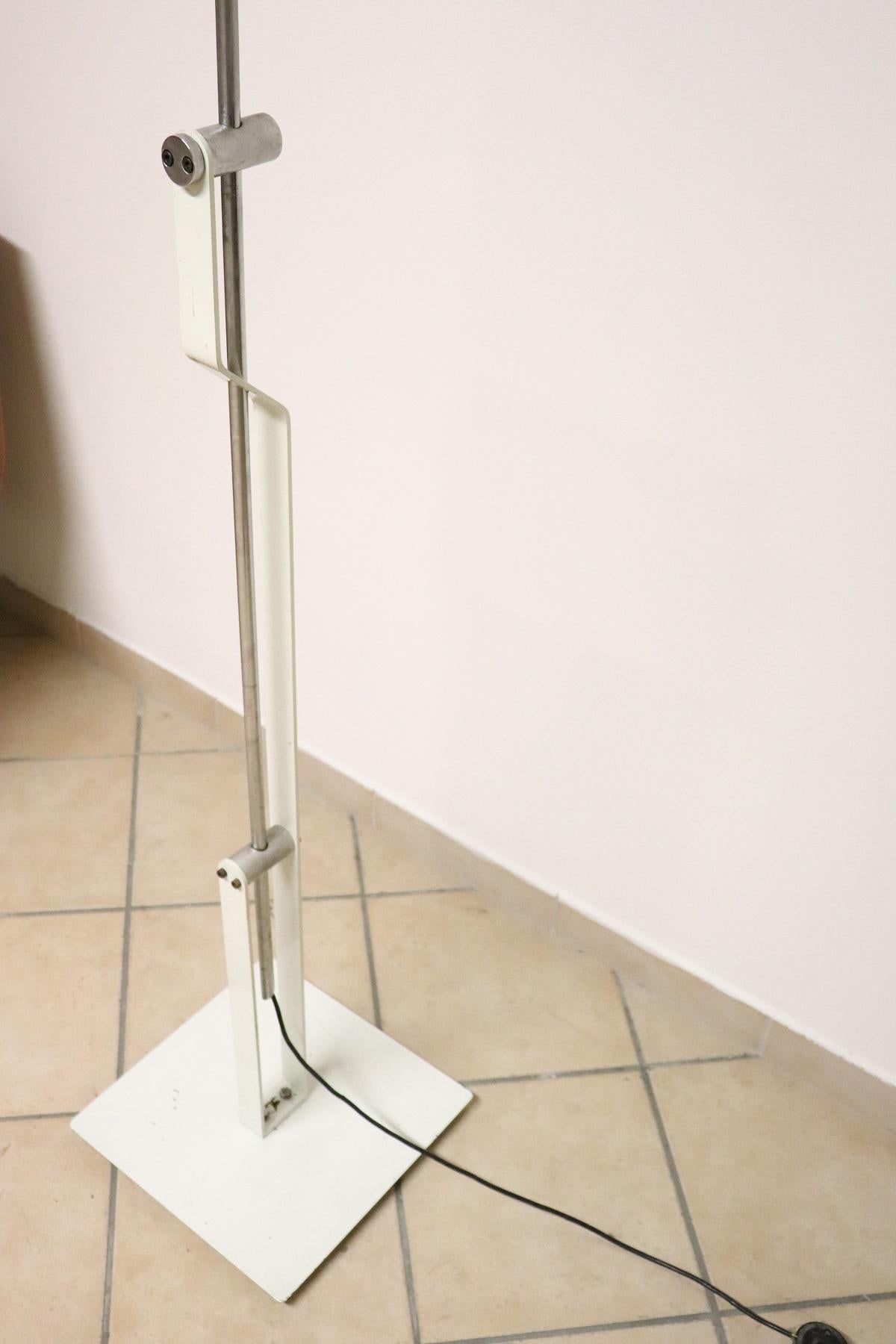 20th Century Italian Design Chrome and Enameled Metal Floor Lamp, 1970s For Sale 5