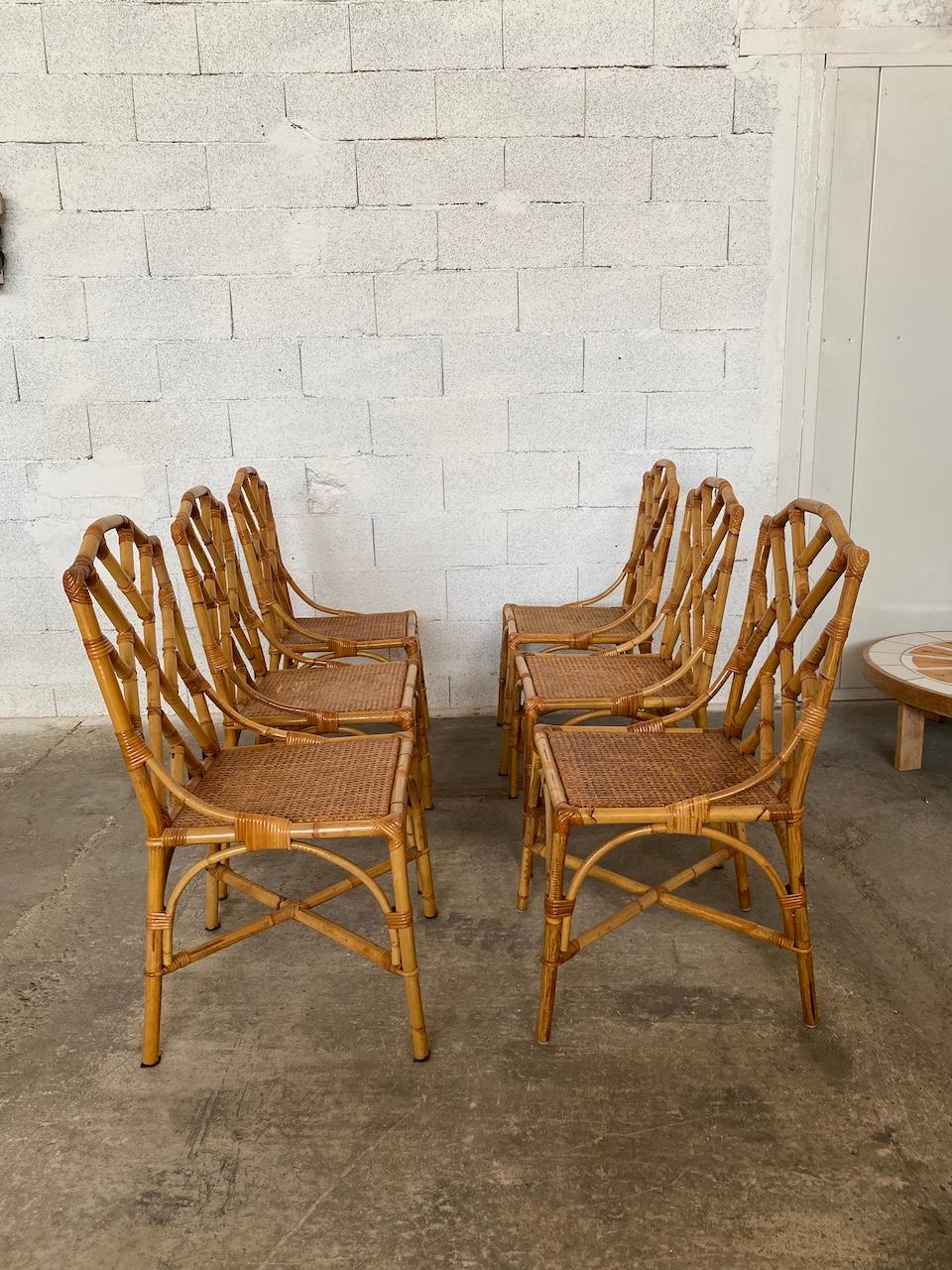 Folding table set and 4 dal vera chairs in bamboo and braided wicker 1970. Very good condition. Possibility of 6 chairs. Dimensions closed table: 90 X 90 cm / open table 180 X 90 cm. Dimensions chairs: top. 94 larg. 52 cm prof. 55 cm.