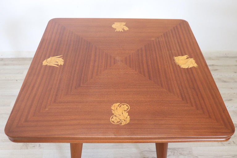 20th Century Italian Design Inlaid Mahogany Dining Table with Four Chairs In Good Condition For Sale In Bosco Marengo, IT