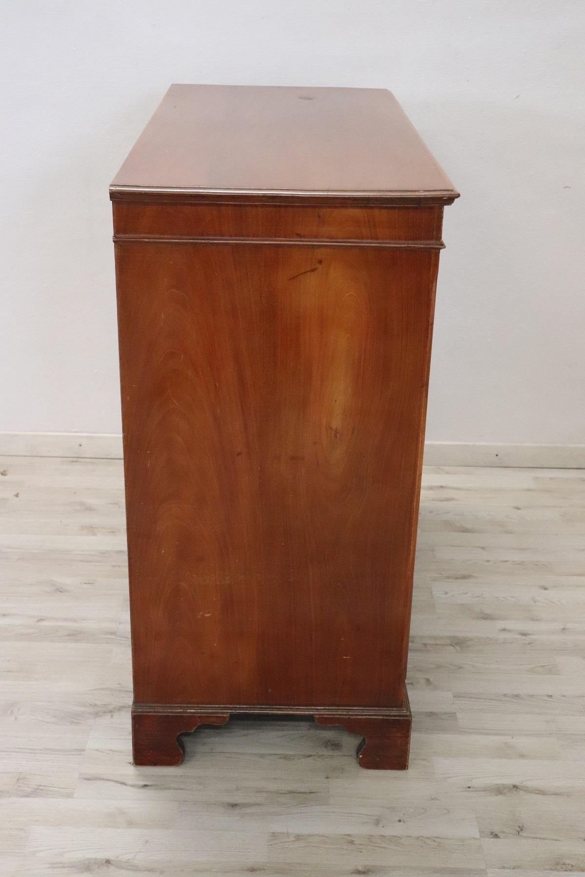 20th Century Italian Design Mahogany Commode or Chest of Drawers In Good Condition In Casale Monferrato, IT