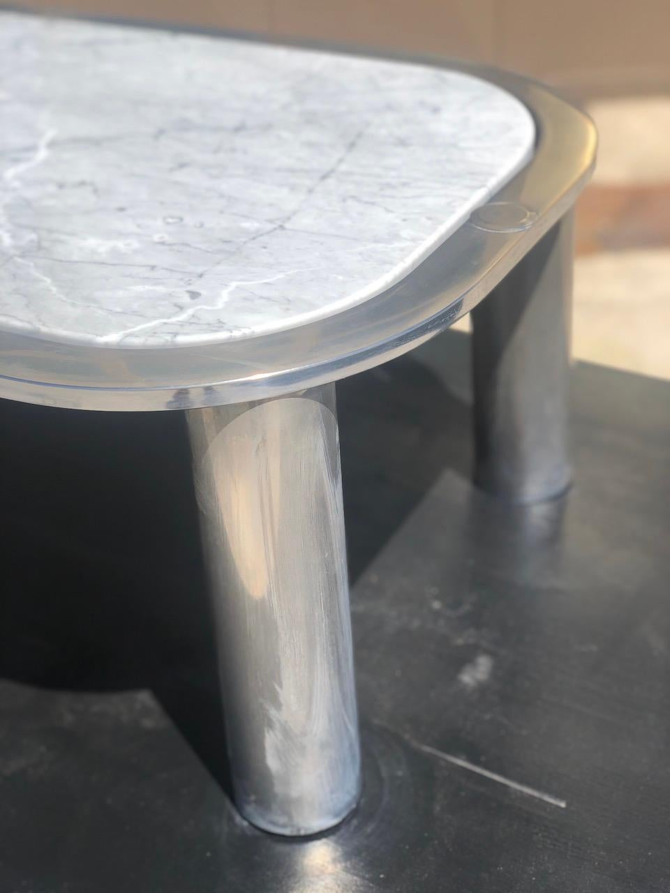 20th Century Italian Design Marble and Chrome Steel Coffee Table, 1970 In Good Condition For Sale In Saint Rémy de Provence, FR