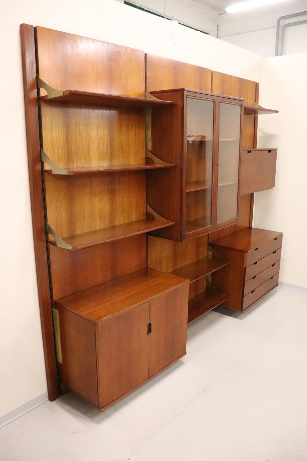 Rare Italian design modular bookcase 1960s by Raffaella Crespi for Mobilia high quality furniture. This Italian design furniture is made of teak wood. Equipped with many shelves and practical drawers. In the central part an elegant showcase. Great