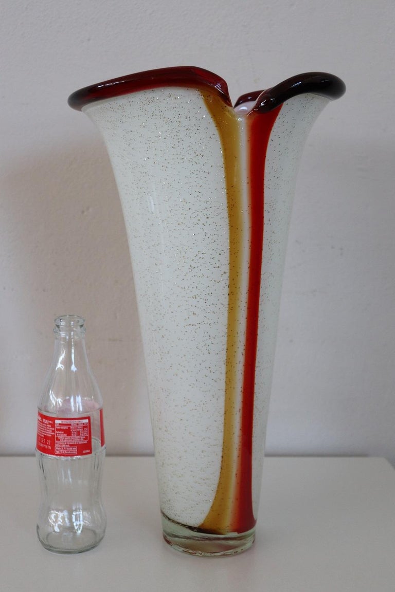 Refined artistic glass vase, Italy, production 1980s Murano. Not signed. High quality artistic craftsmanship hand-blown glass. Particular inclusion of gold powder. Perfect conditions!