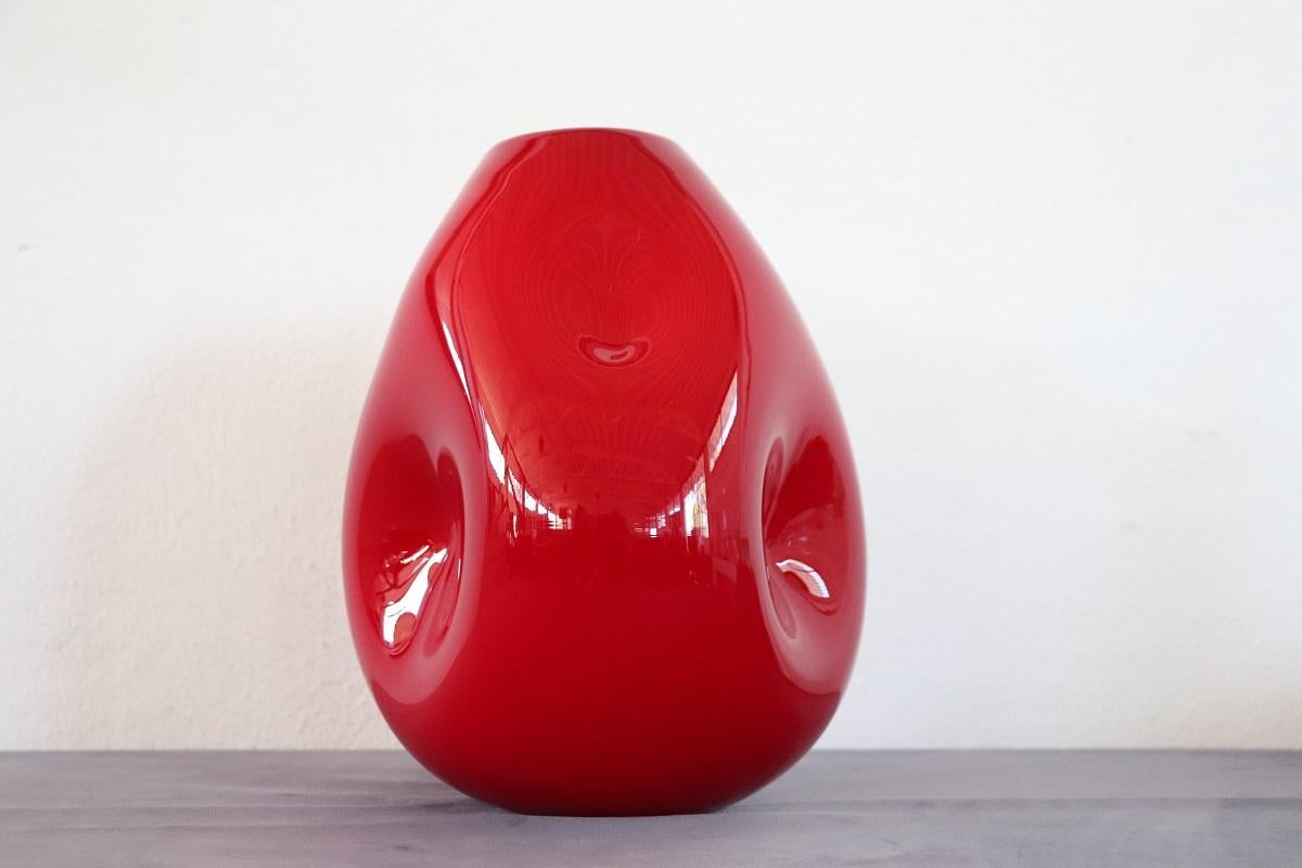Vaso rosso in vetro artistico di Murano di design italiano del XX secolo in vendita 2