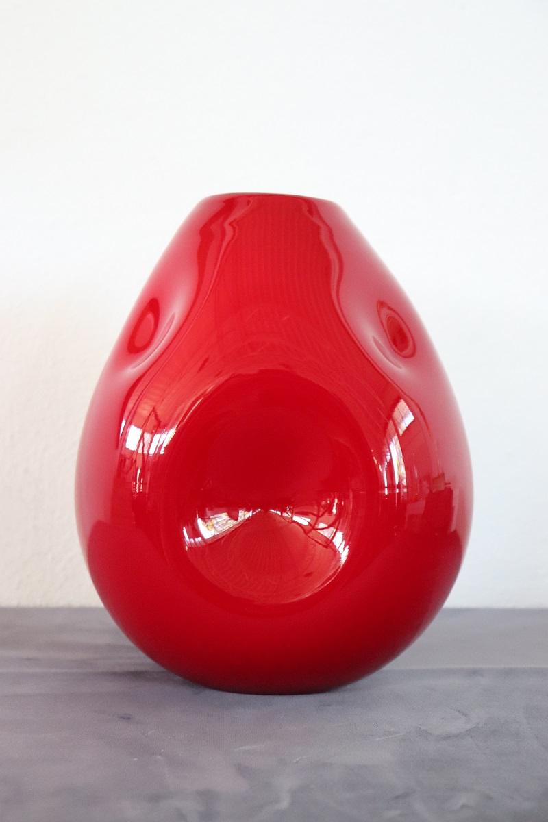 Vaso rosso in vetro artistico di Murano di design italiano del XX secolo in vendita 3