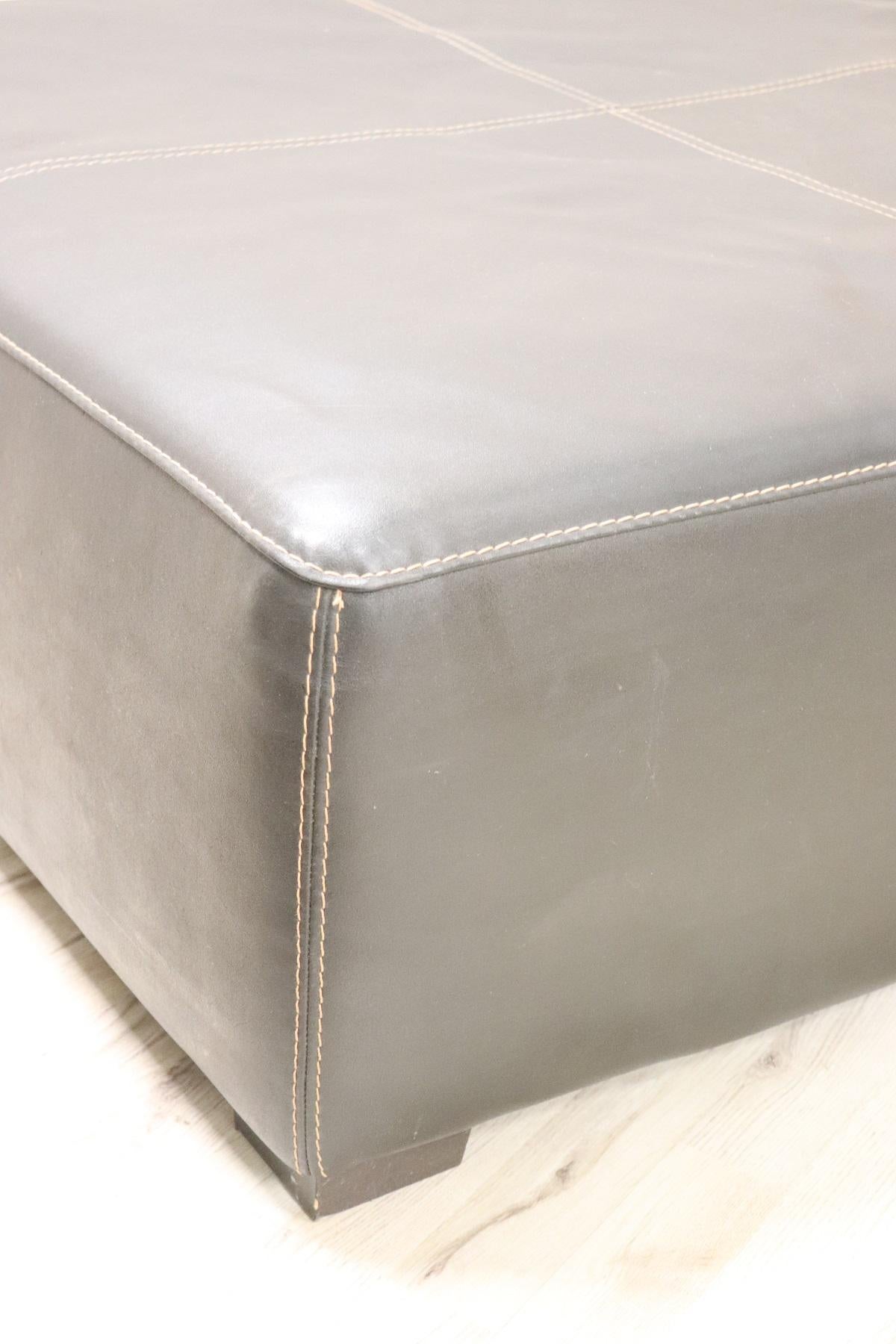 Beautiful pair of pouf in black leather. Italian manufacturing design of recent manufacture. Used but in good general condition. Big dimensions.
 