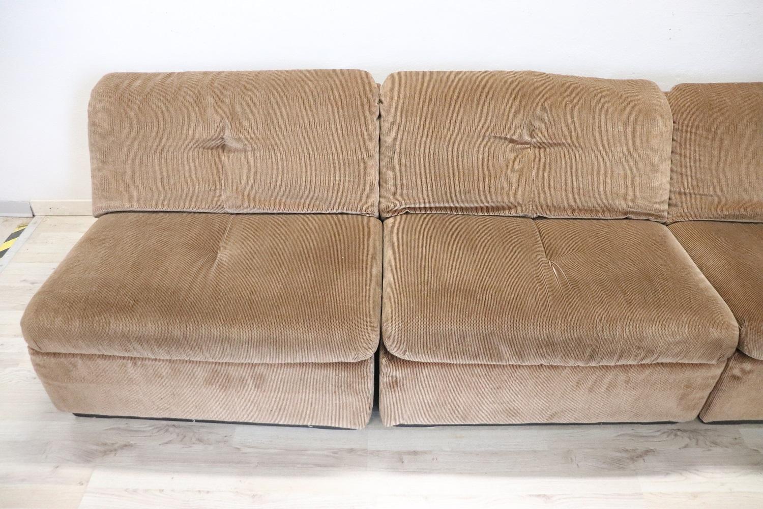 Modulares Sofa aus Samt im italienischen Design des 20. Jahrhunderts von Busnelli, 1970er Jahre (Italienisch) im Angebot