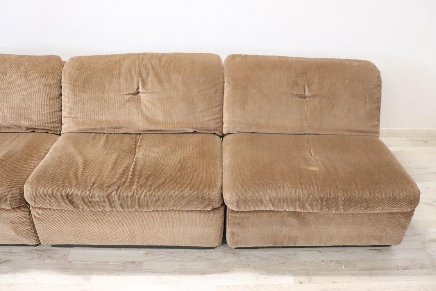 Modulares Sofa aus Samt im italienischen Design des 20. Jahrhunderts von Busnelli, 1970er Jahre im Zustand „Gut“ im Angebot in Casale Monferrato, IT
