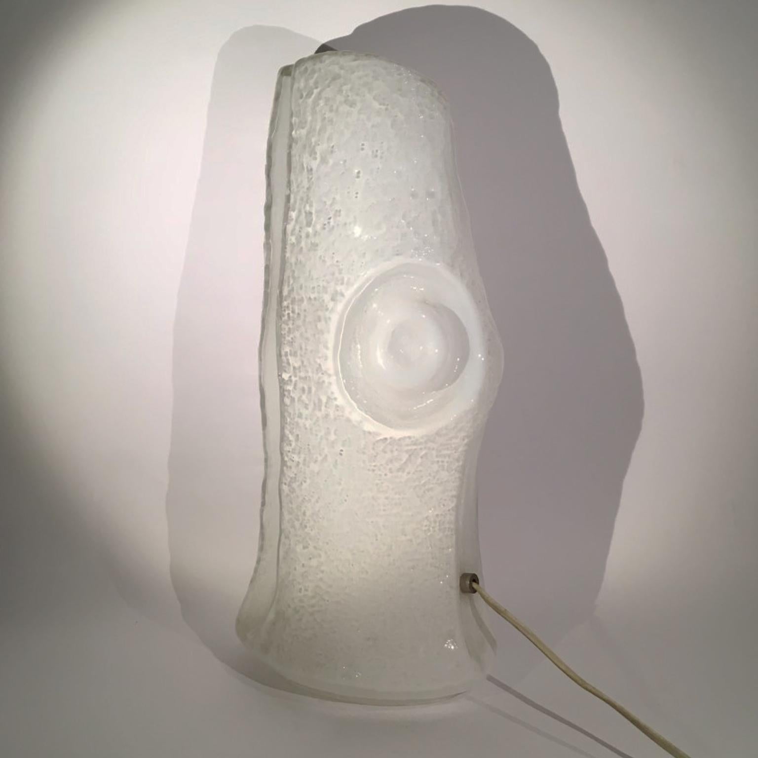20th Century Italian Design White Blown Glass Table Lamp In Good Condition In Firenze, Tuscany