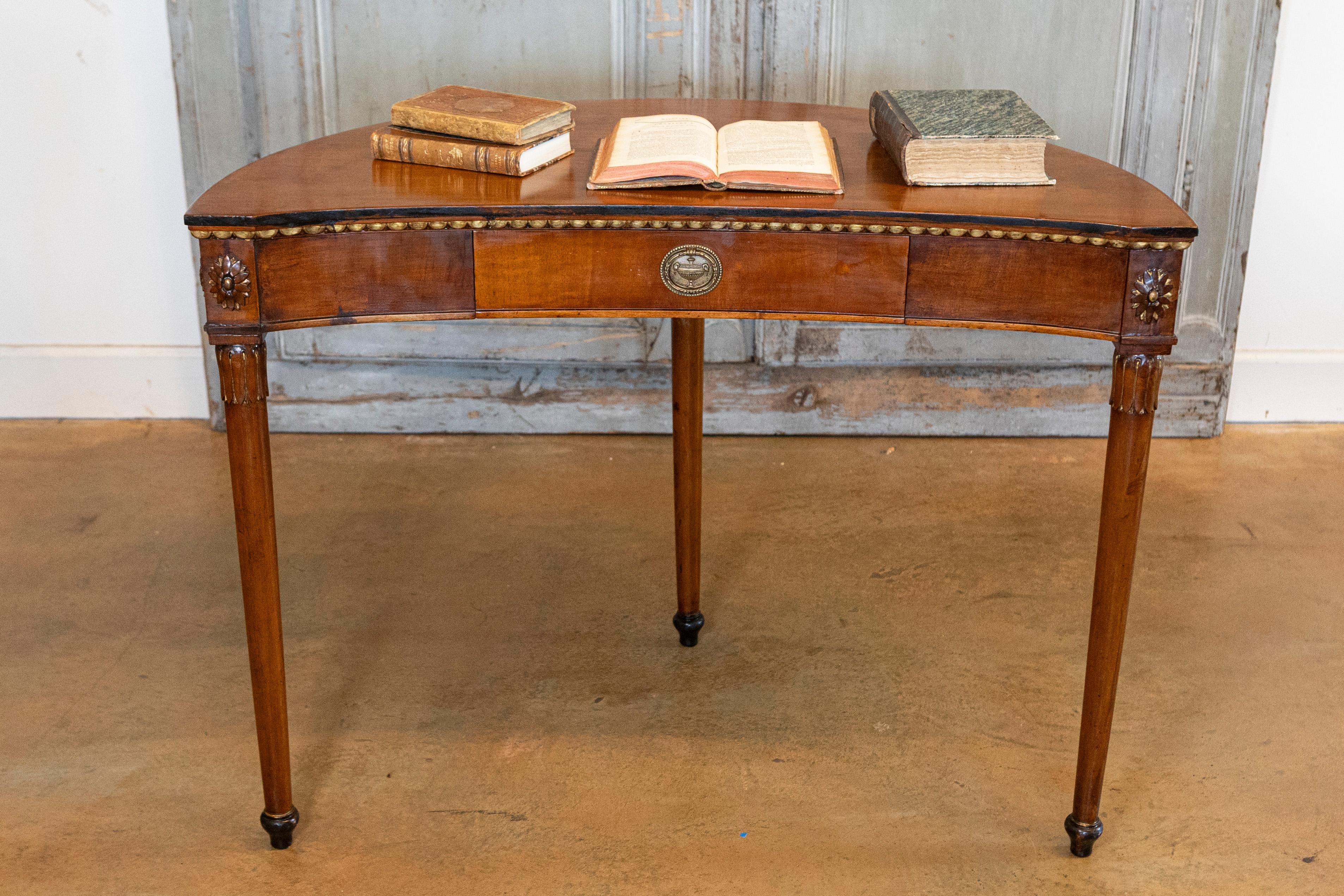 20. Jahrhundert Italienischer Schreibtisch CIRCA 1900 im Angebot 9