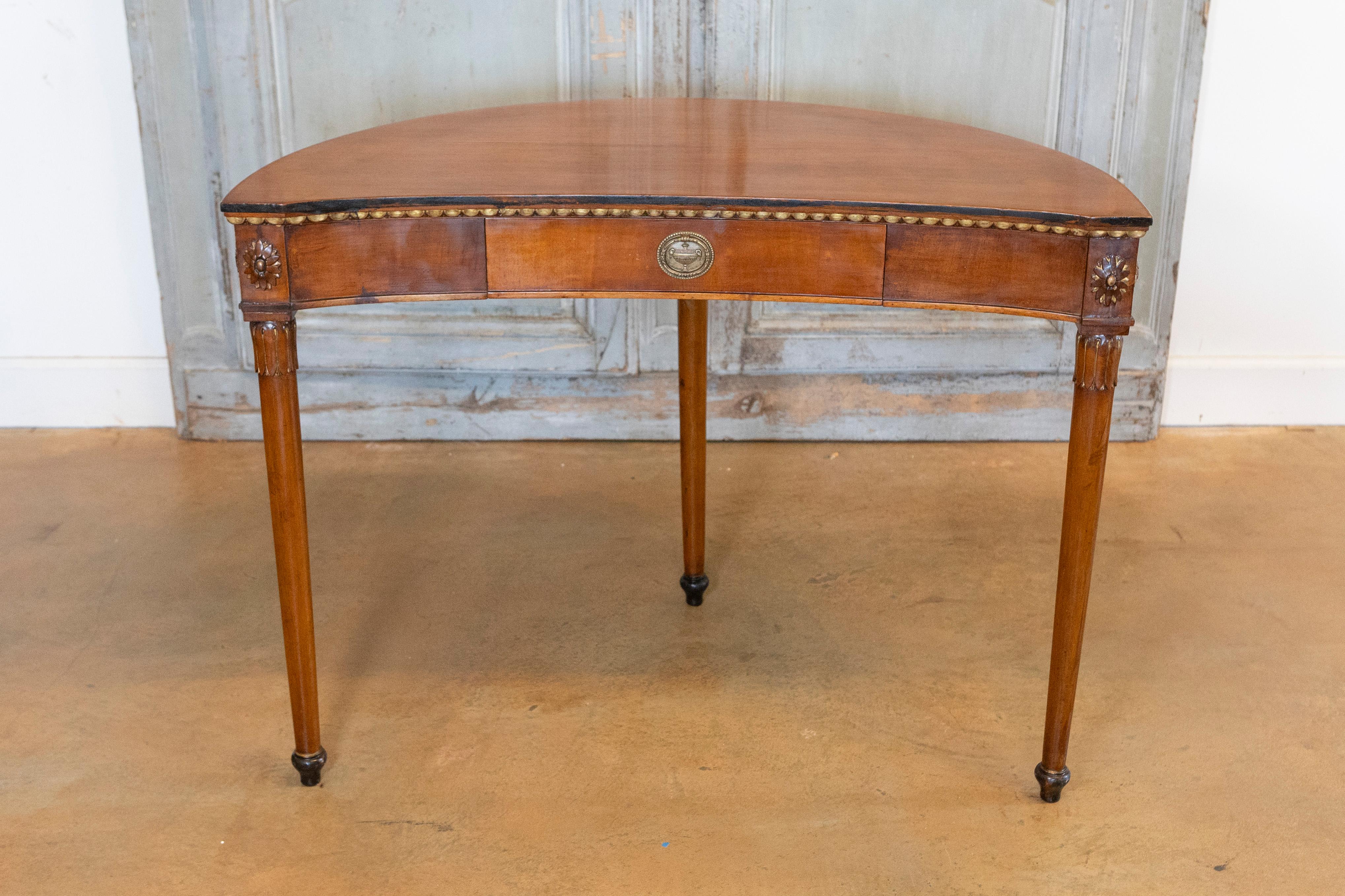 20. Jahrhundert Italienischer Schreibtisch CIRCA 1900 (Neoklassisch) im Angebot