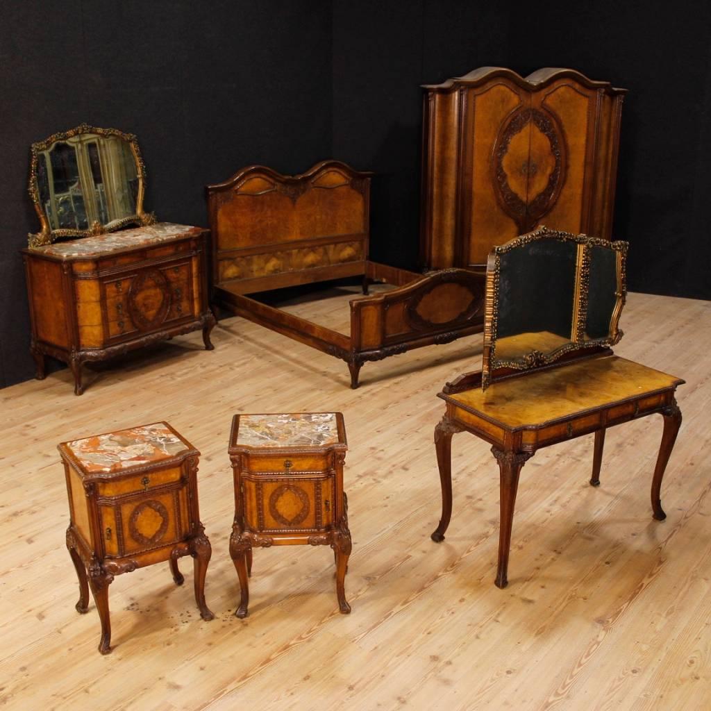 Italian dressing table from 20th century. Furniture richly carved in walnut, walnut burl and elm burl wood. Desk with two drawers of good capacity and service. Dressing table equipped with three original mirrors with frame in carved and painted wood