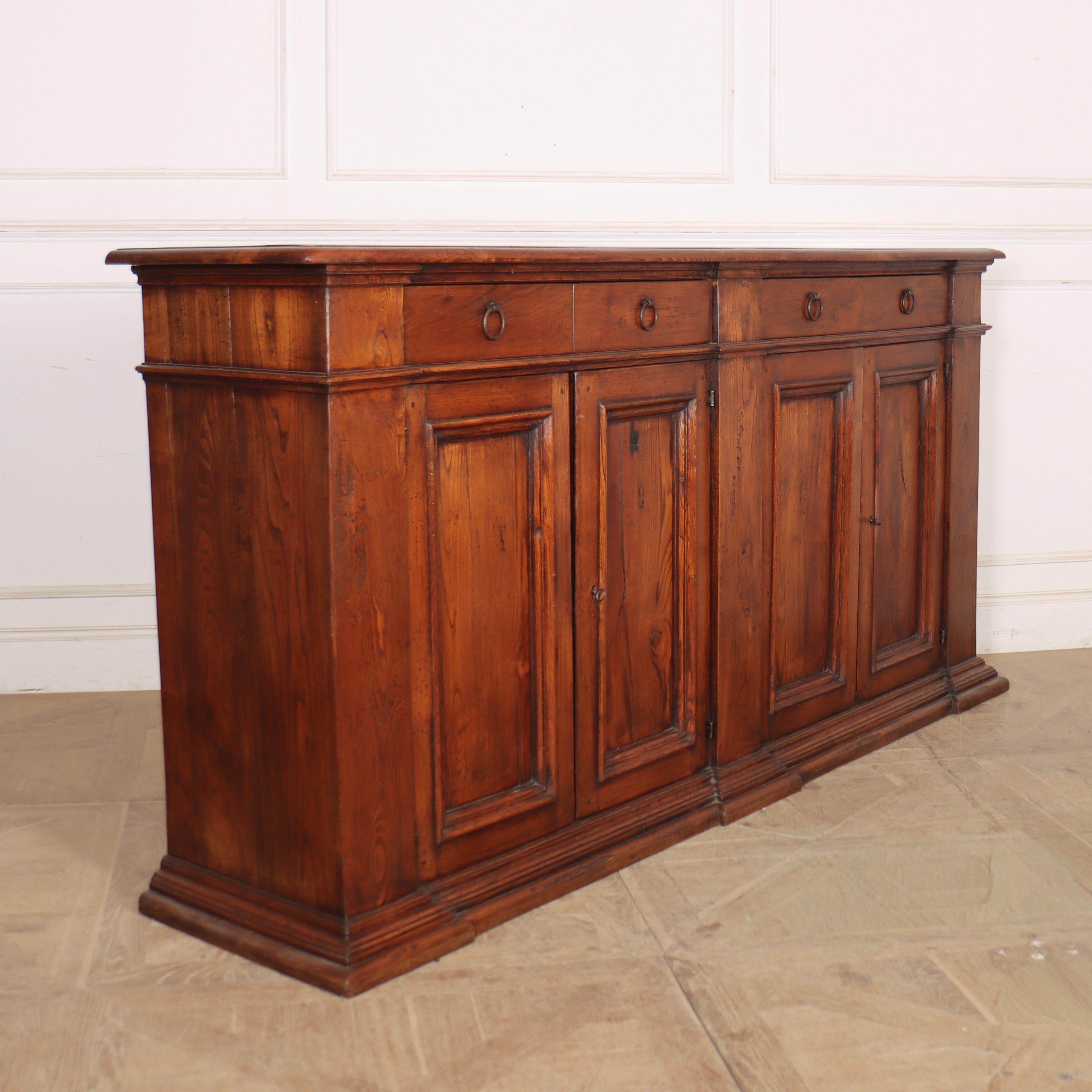 Buffet in olmo italiano del XX secolo in vendita 6