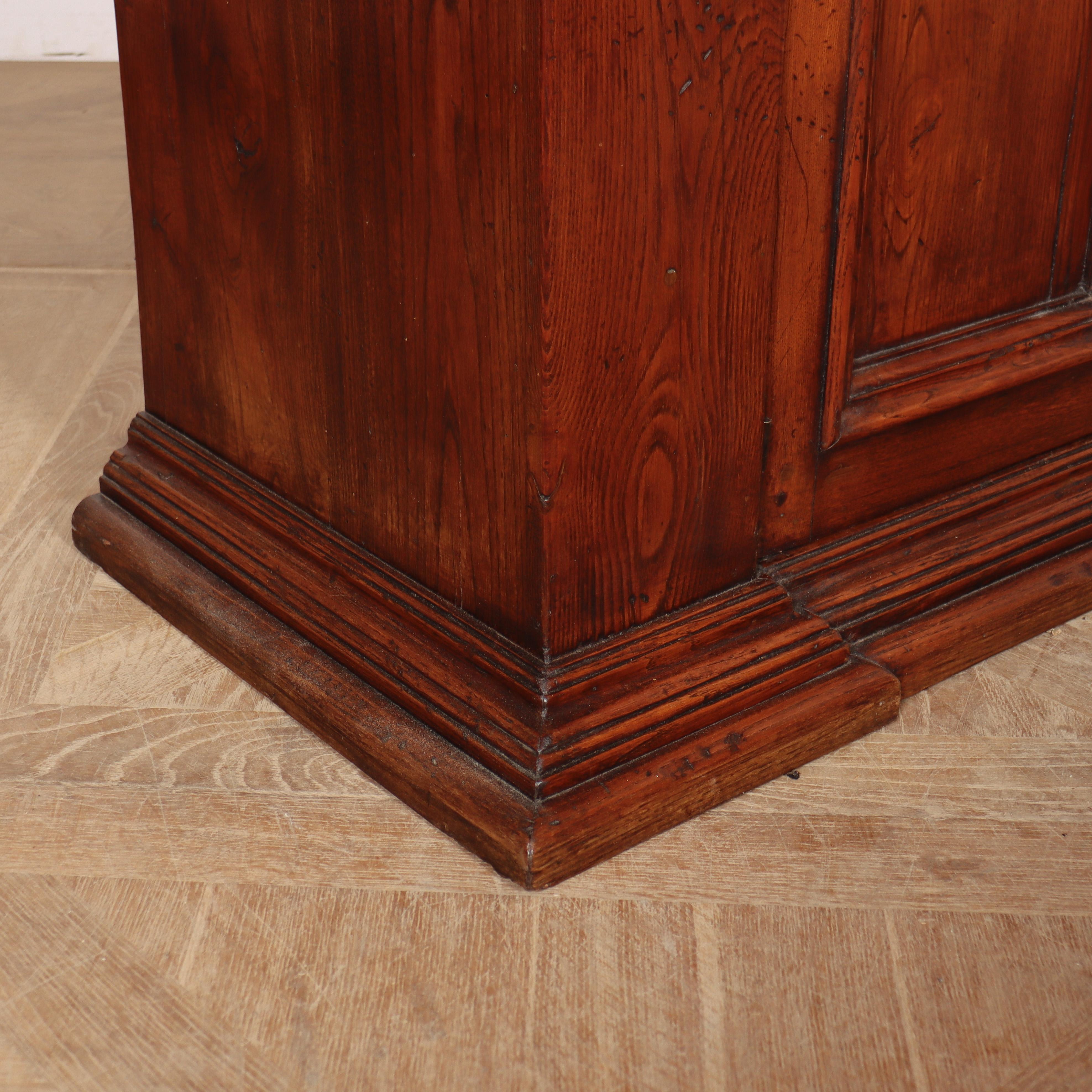 Buffet in olmo italiano del XX secolo in vendita 7