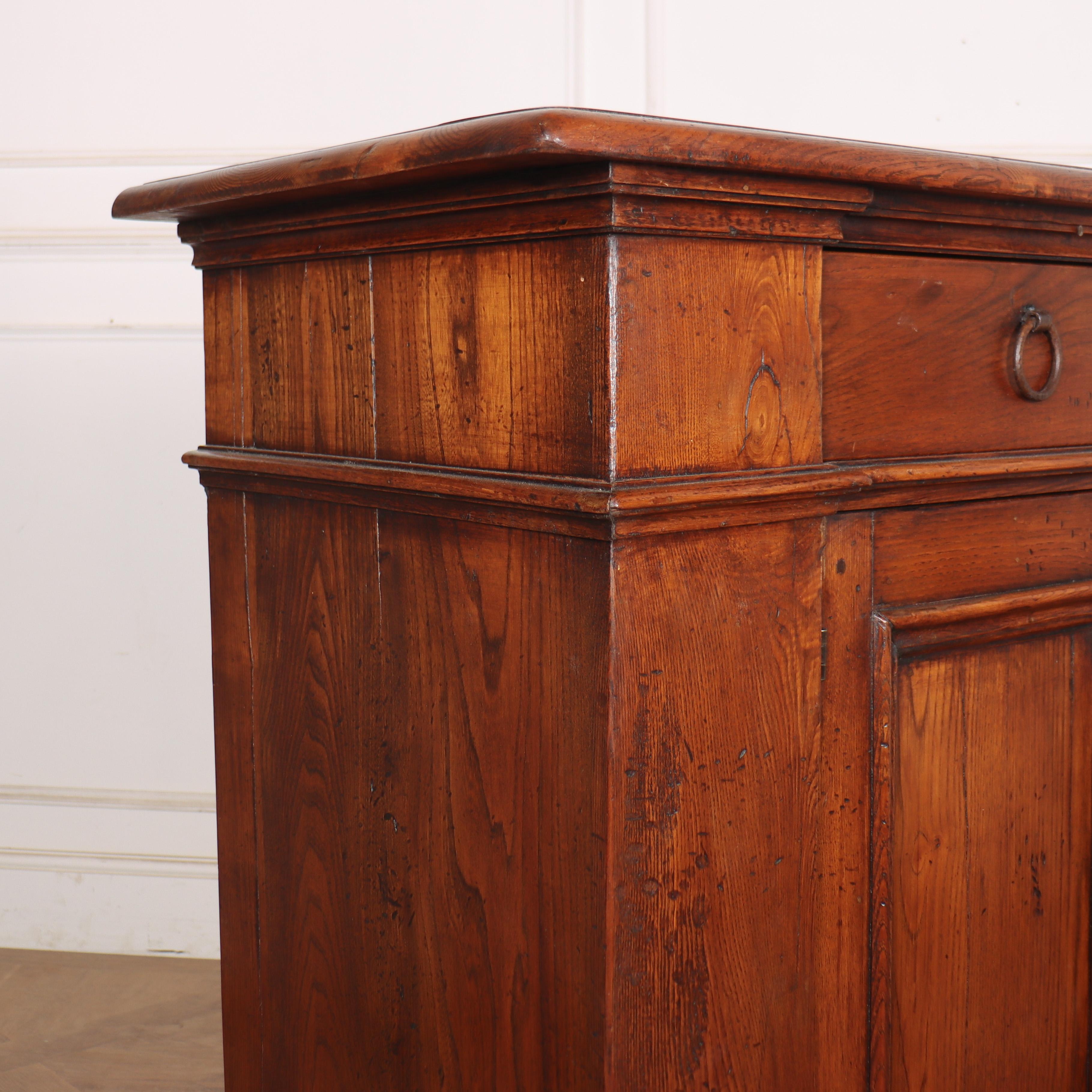 Buffet in olmo italiano del XX secolo in vendita 8