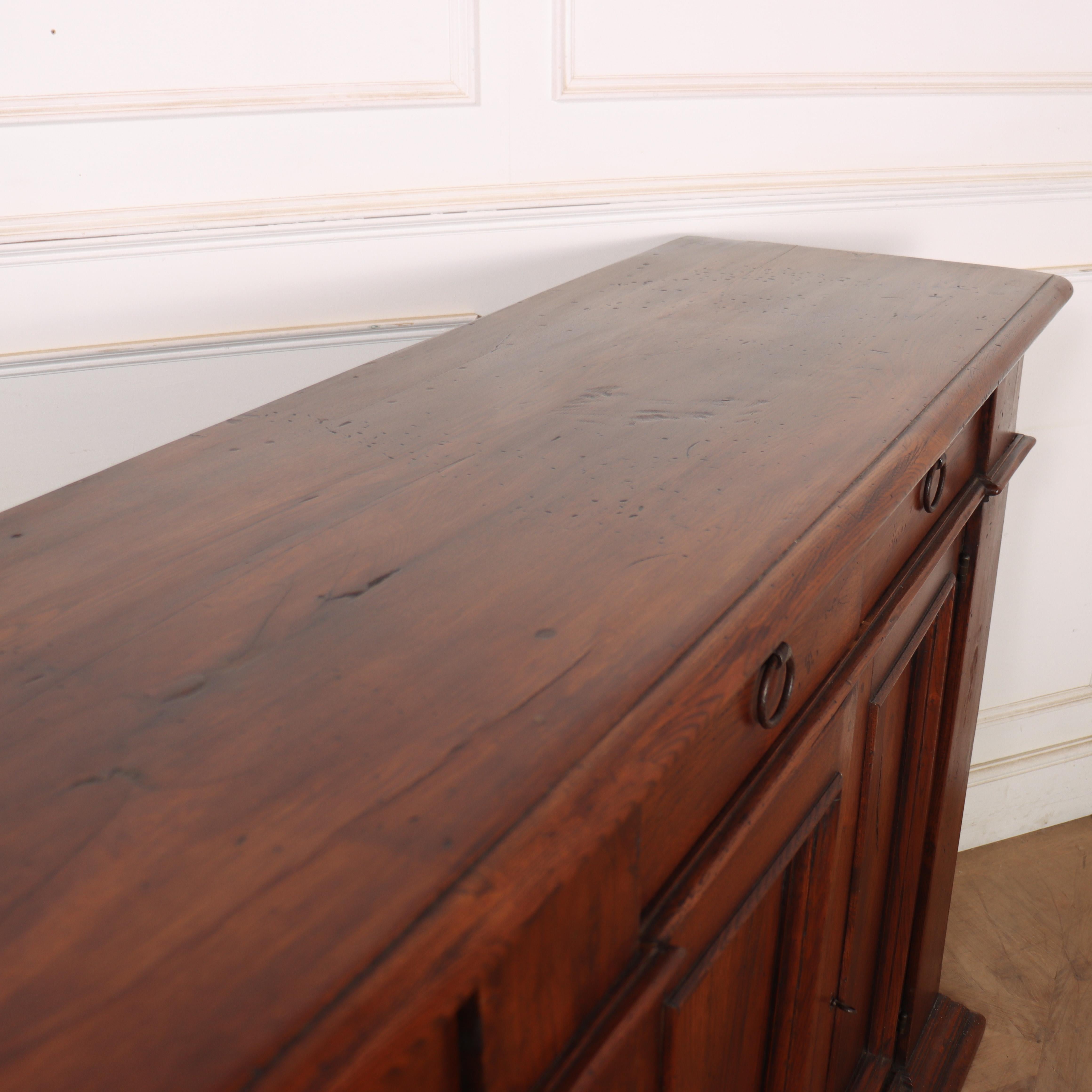 Buffet in olmo italiano del XX secolo in vendita 10