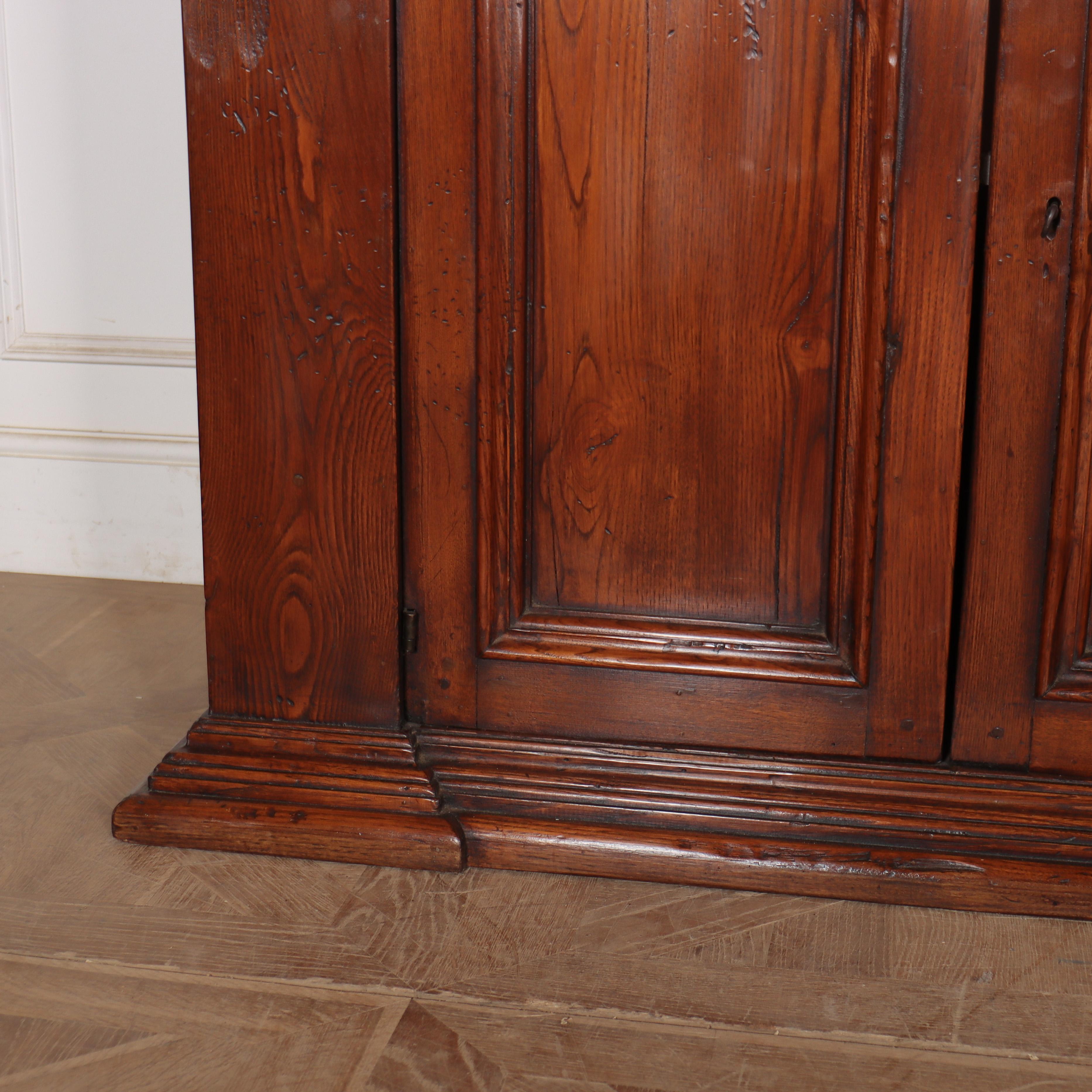 Italiano Buffet in olmo italiano del XX secolo in vendita