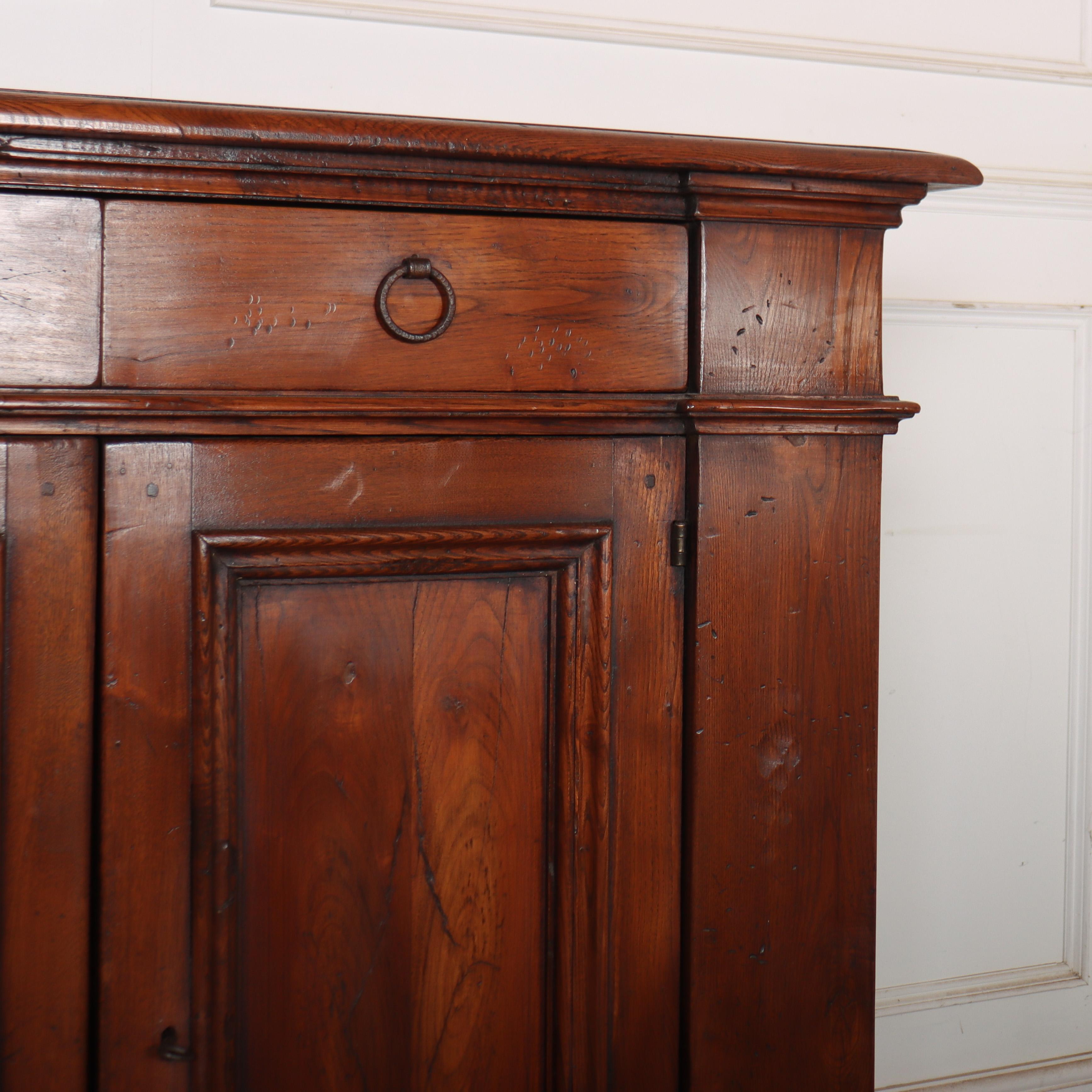 Buffet in olmo italiano del XX secolo in vendita 1