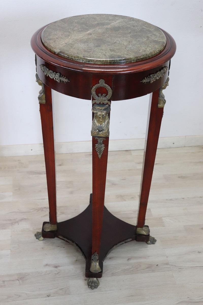 Stile impero Guéridon in legno stile Impero del XX secolo con piano in bronzo e marmo in vendita