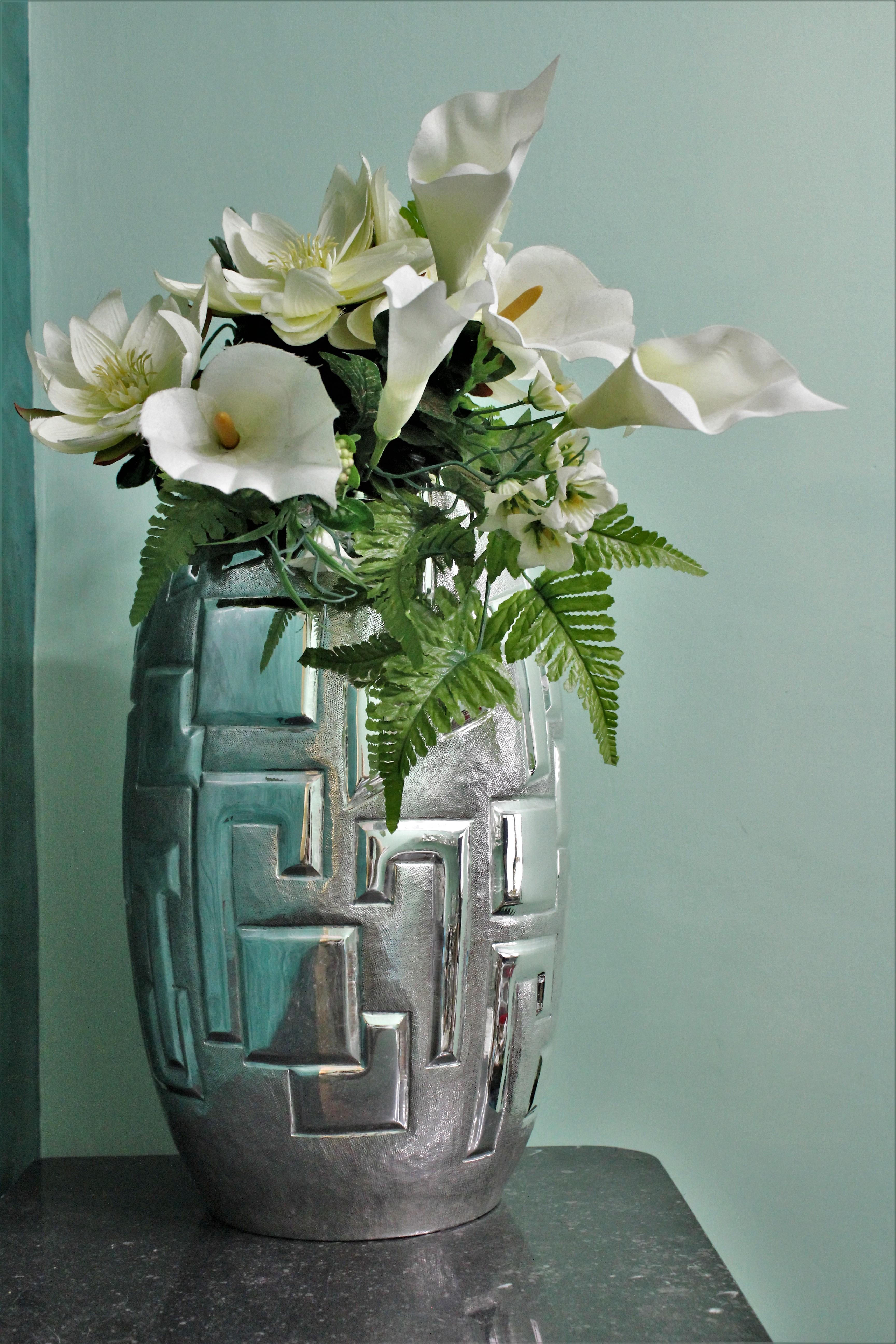 20th Century Italian Engraved Silver Futurist Flower Vase, 1930s For Sale 3