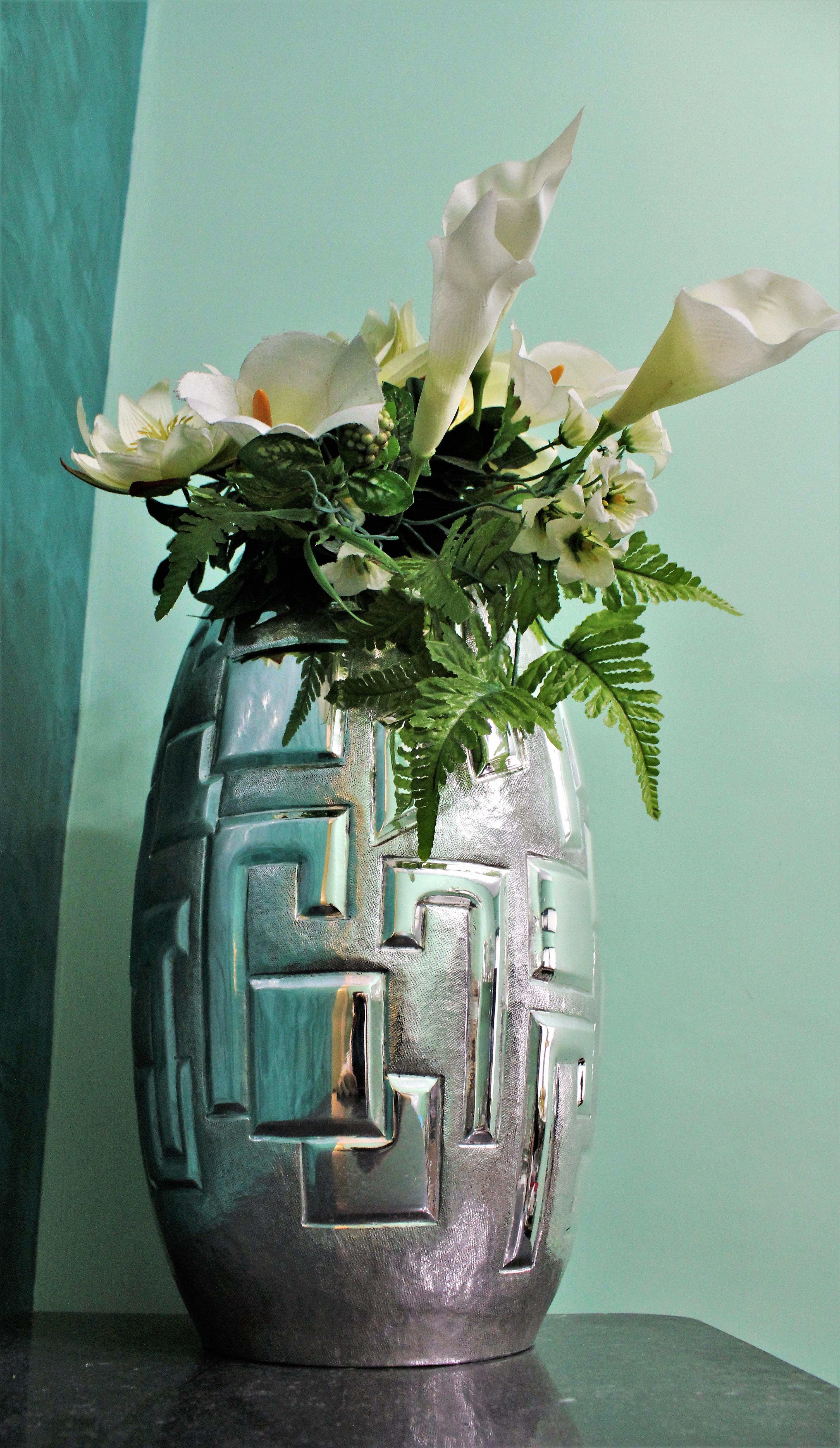 20th Century Italian Engraved Silver Futurist Flower Vase, 1930s For Sale 5