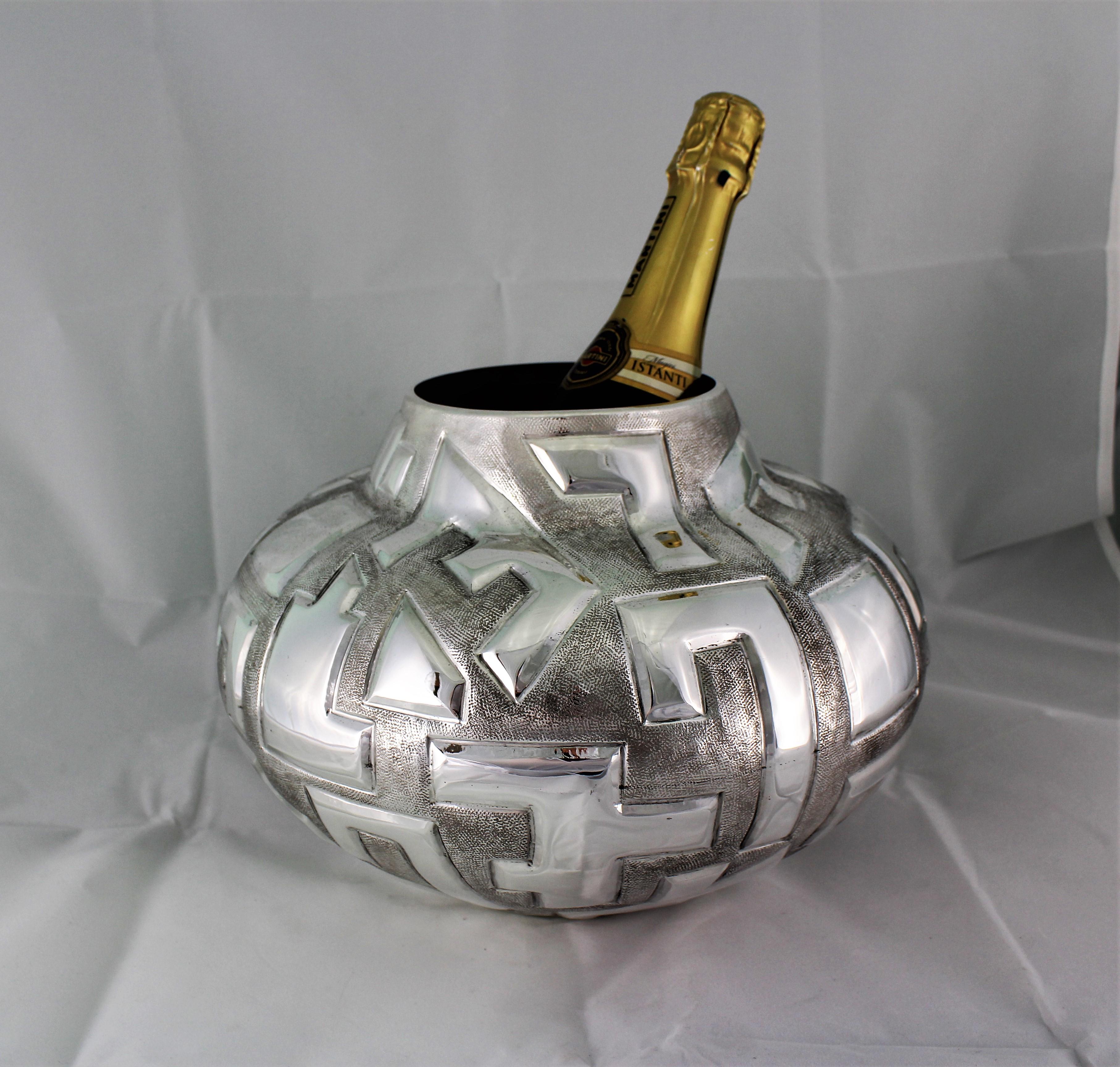 20th Century Italian Engraved Silver Futurist Wine Cooler, 1930s In Excellent Condition For Sale In Florence, IT