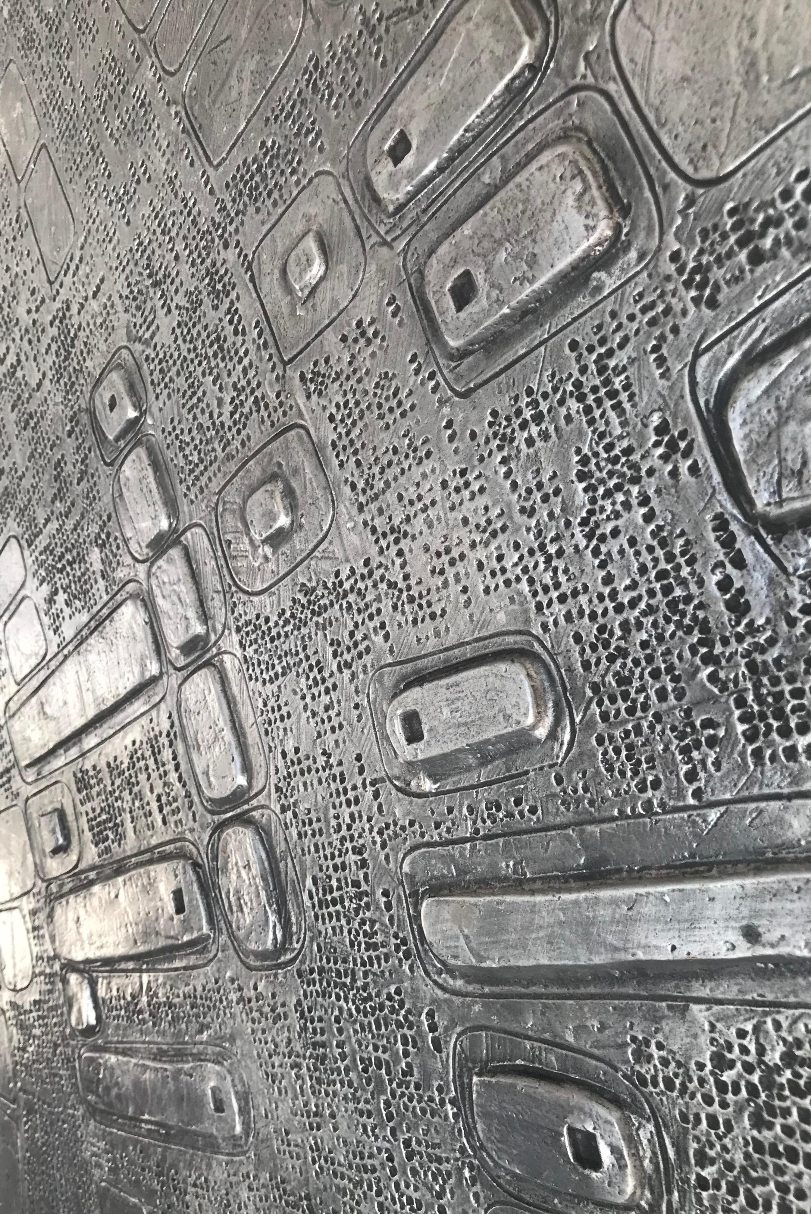 Italienisches geätztes brutalistisches gerahmtes Aluminium-Wandpaneel des 20. Jahrhunderts im Angebot 7