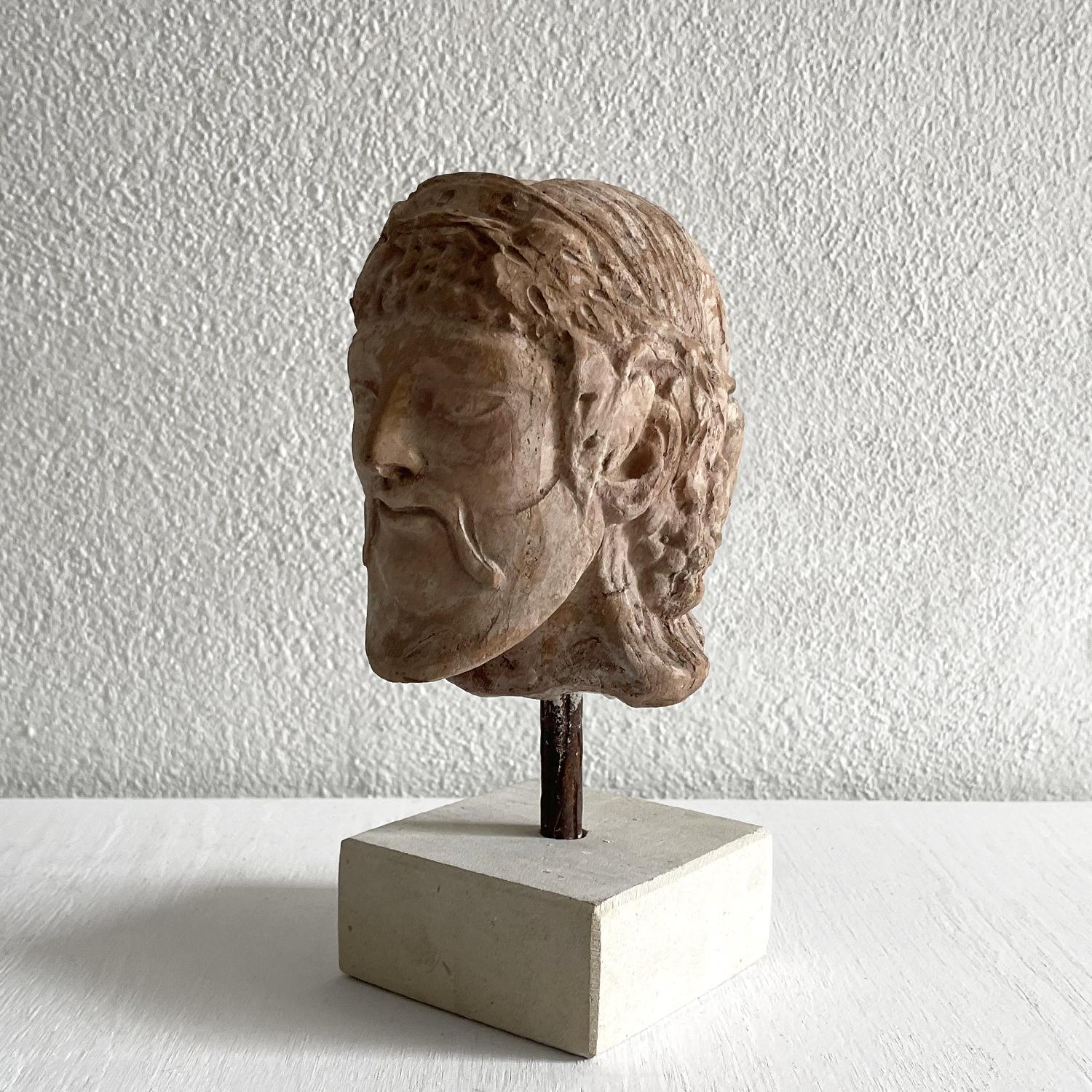 Italienischer etruskischer Bacchus-Terrakotta-Kopf aus dem 20. Jahrhundert – Vintage-Statuette (Art déco) im Angebot