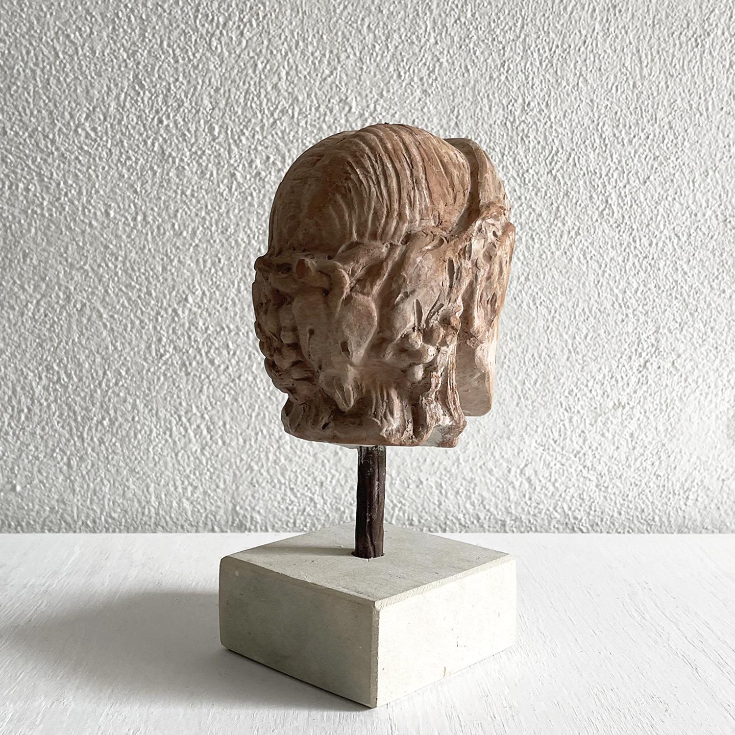 Italienischer etruskischer Bacchus-Terrakotta-Kopf aus dem 20. Jahrhundert – Vintage-Statuette im Angebot 1