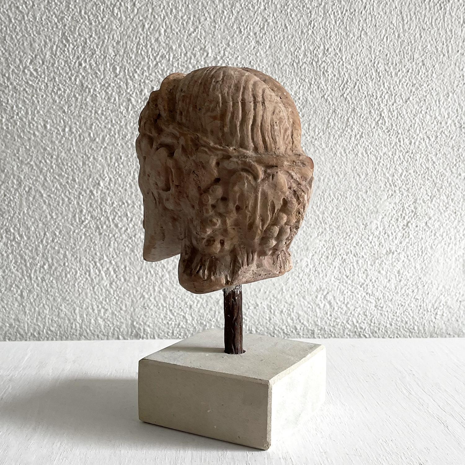 Italienischer etruskischer Bacchus-Terrakotta-Kopf aus dem 20. Jahrhundert – Vintage-Statuette im Zustand „Gut“ im Angebot in West Palm Beach, FL