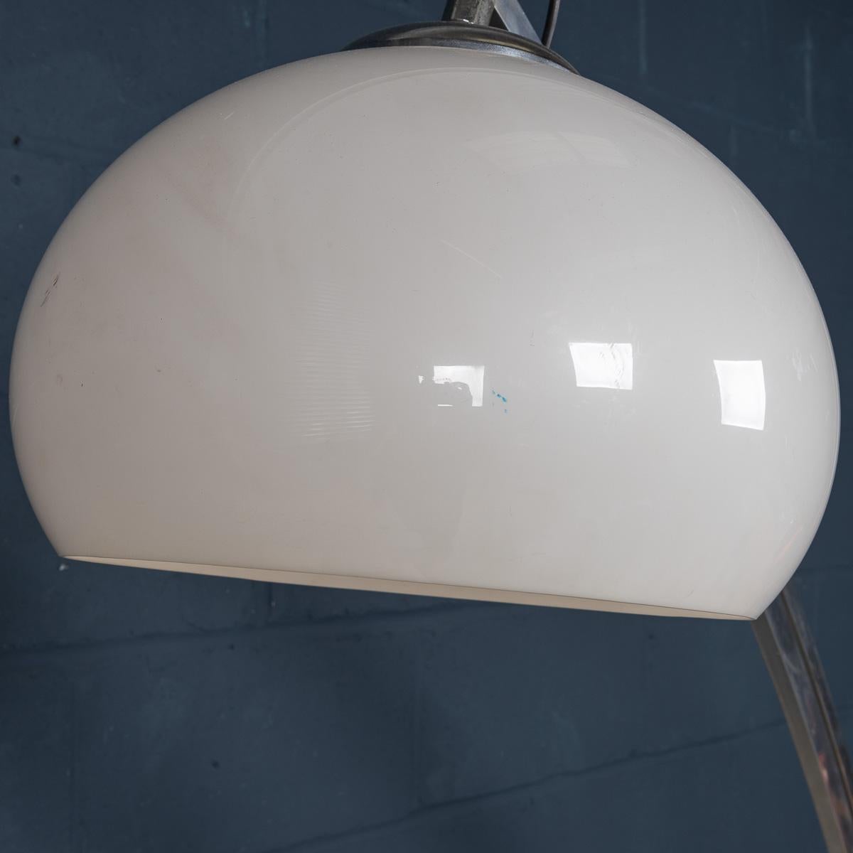 Lampadaire à arc extensible italien du 20ème siècle, vers 1970 en vente 4