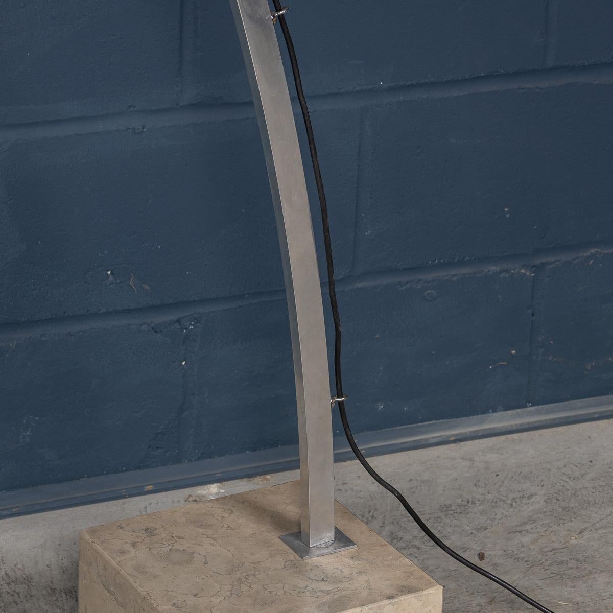 Lampadaire à arc extensible italien du 20ème siècle, vers 1970 en vente 11
